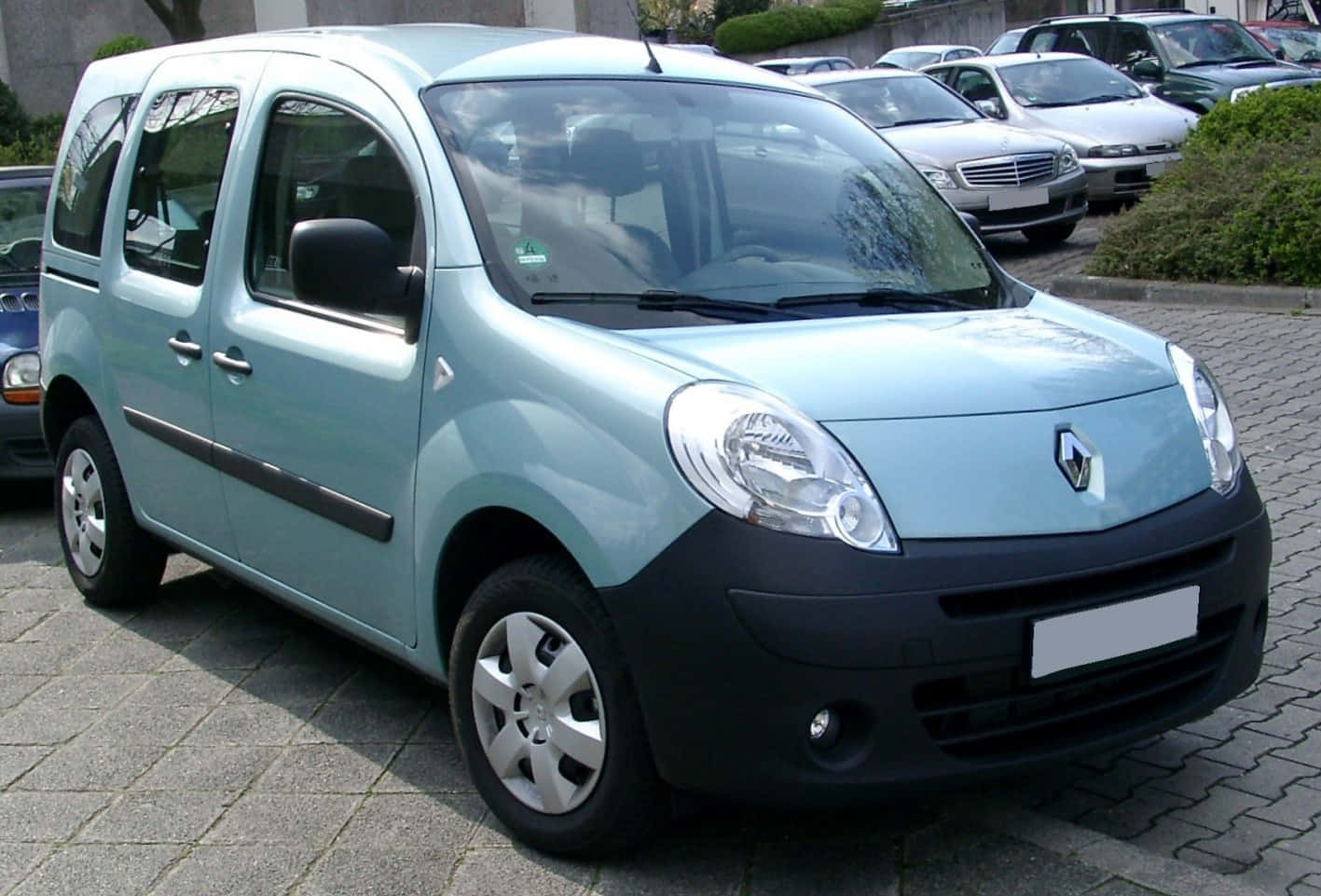 Renault Kangoo Parked on the Road Wallpaper