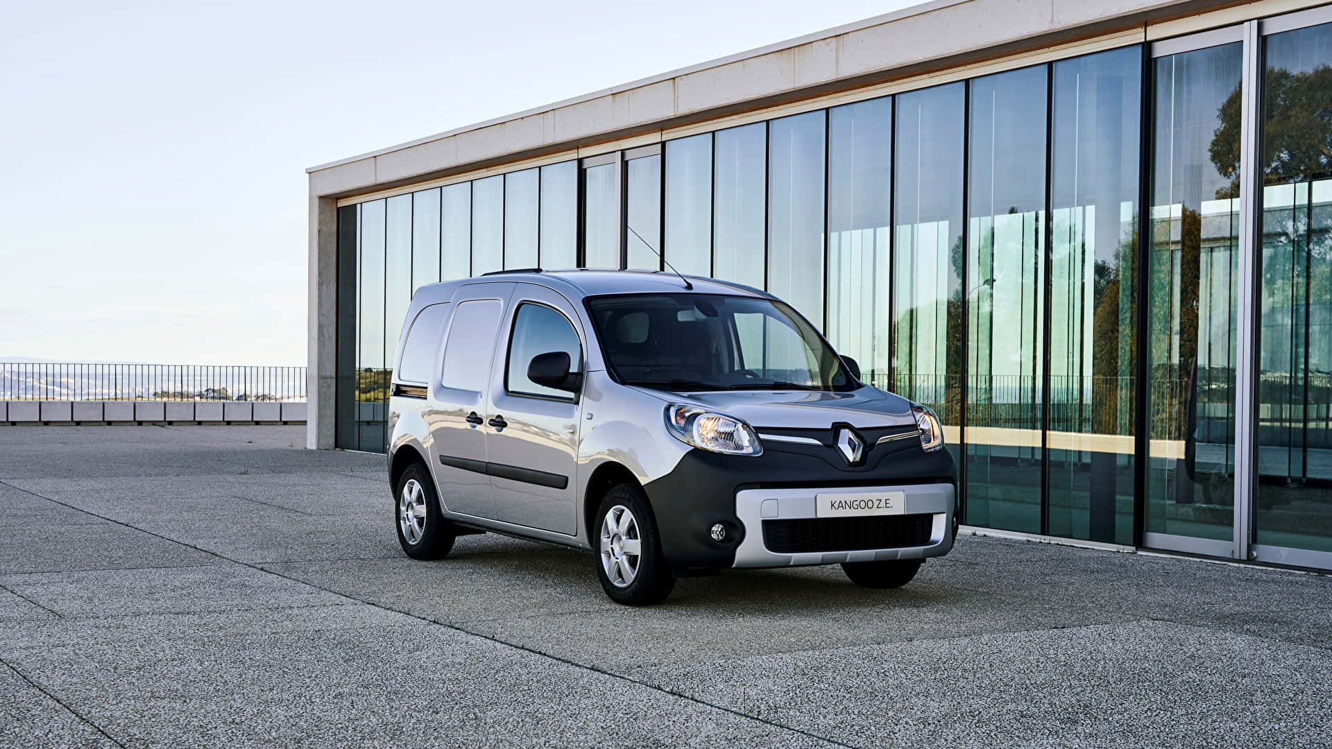 Stylish Renault Kangoo parked in picturesque nature Wallpaper