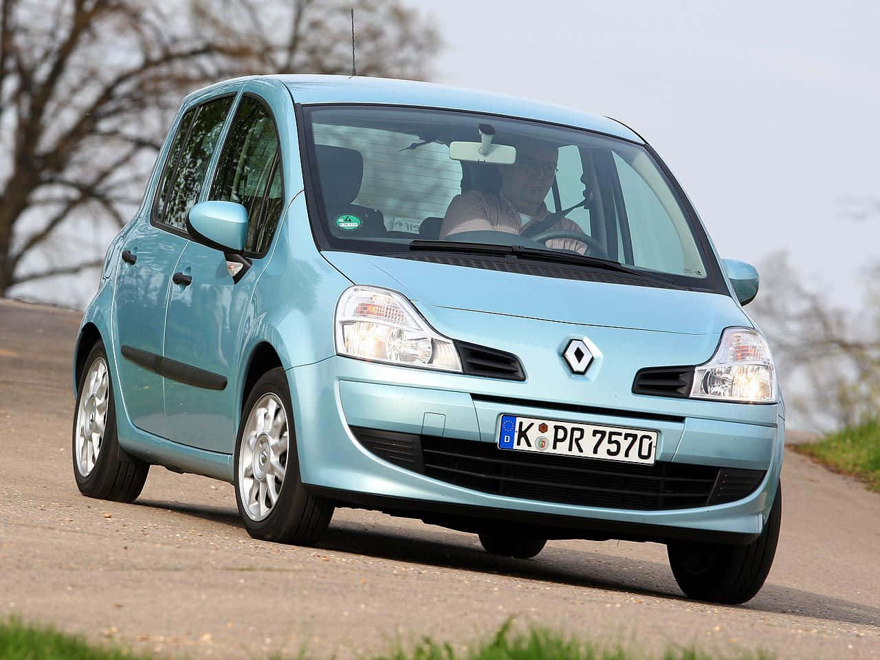 Stunning Renault Modus on the road Wallpaper