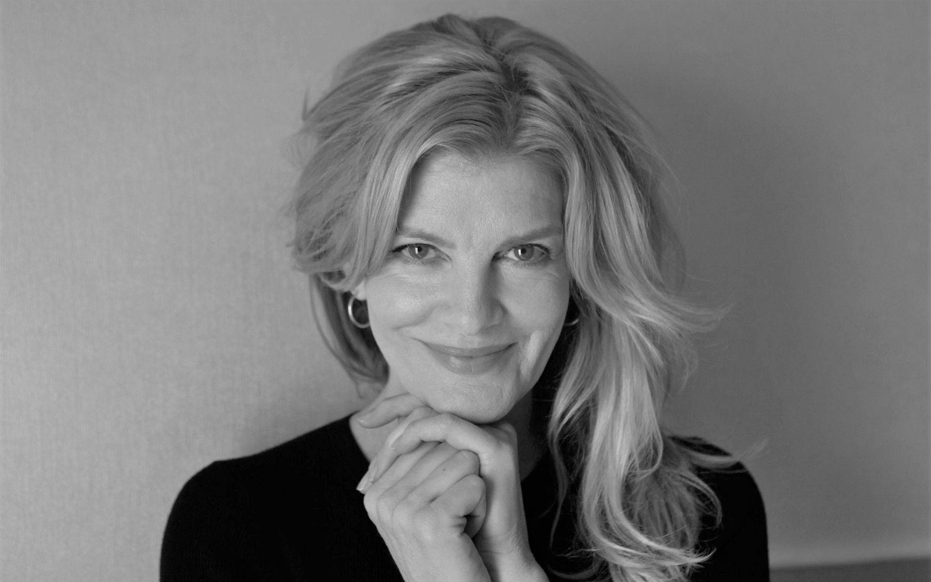 Rene Russo For Los Angeles Times Greyscale Photograph Wallpaper