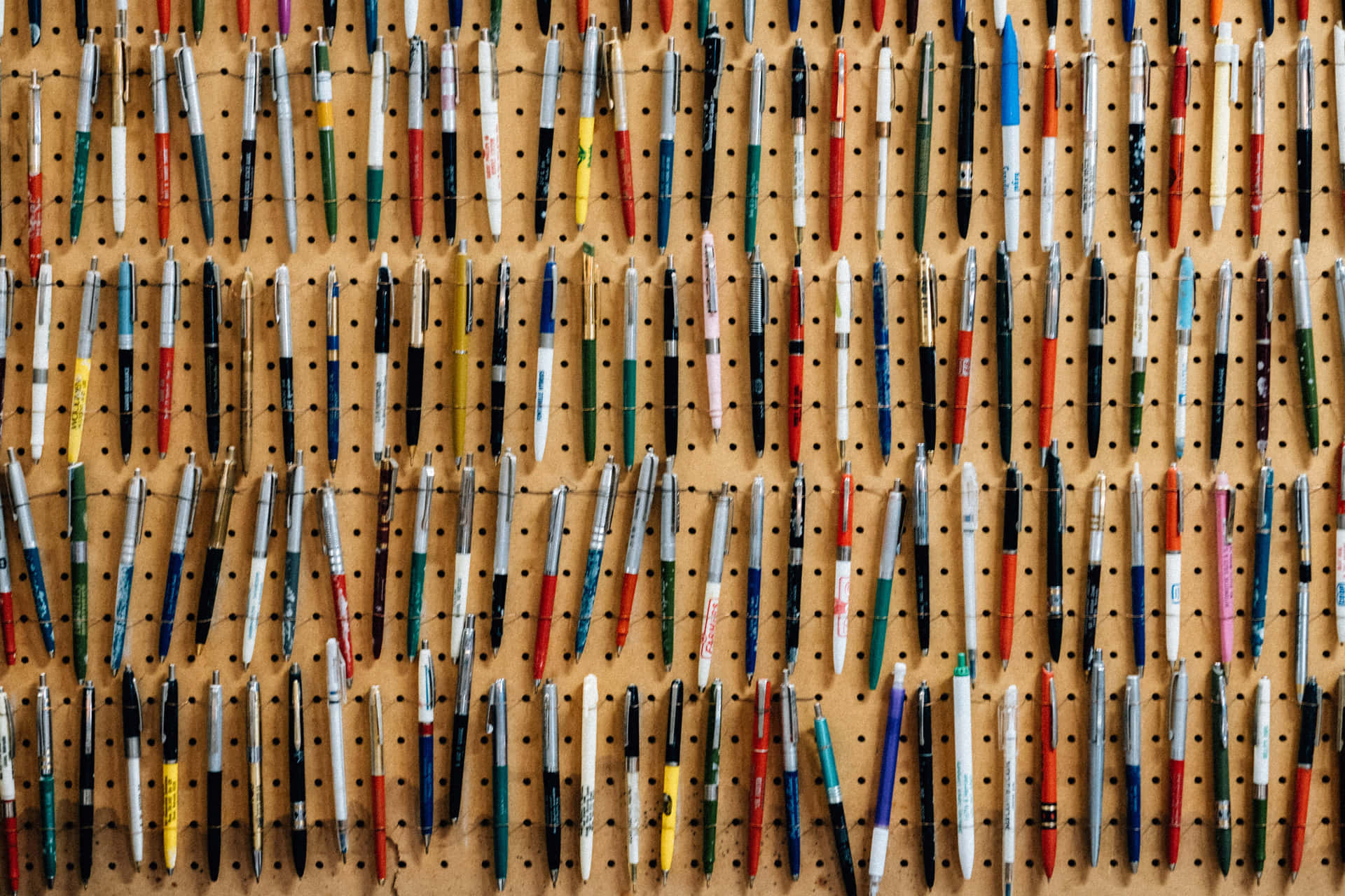 Repetitive Colorful Pens [wallpaper] Wallpaper