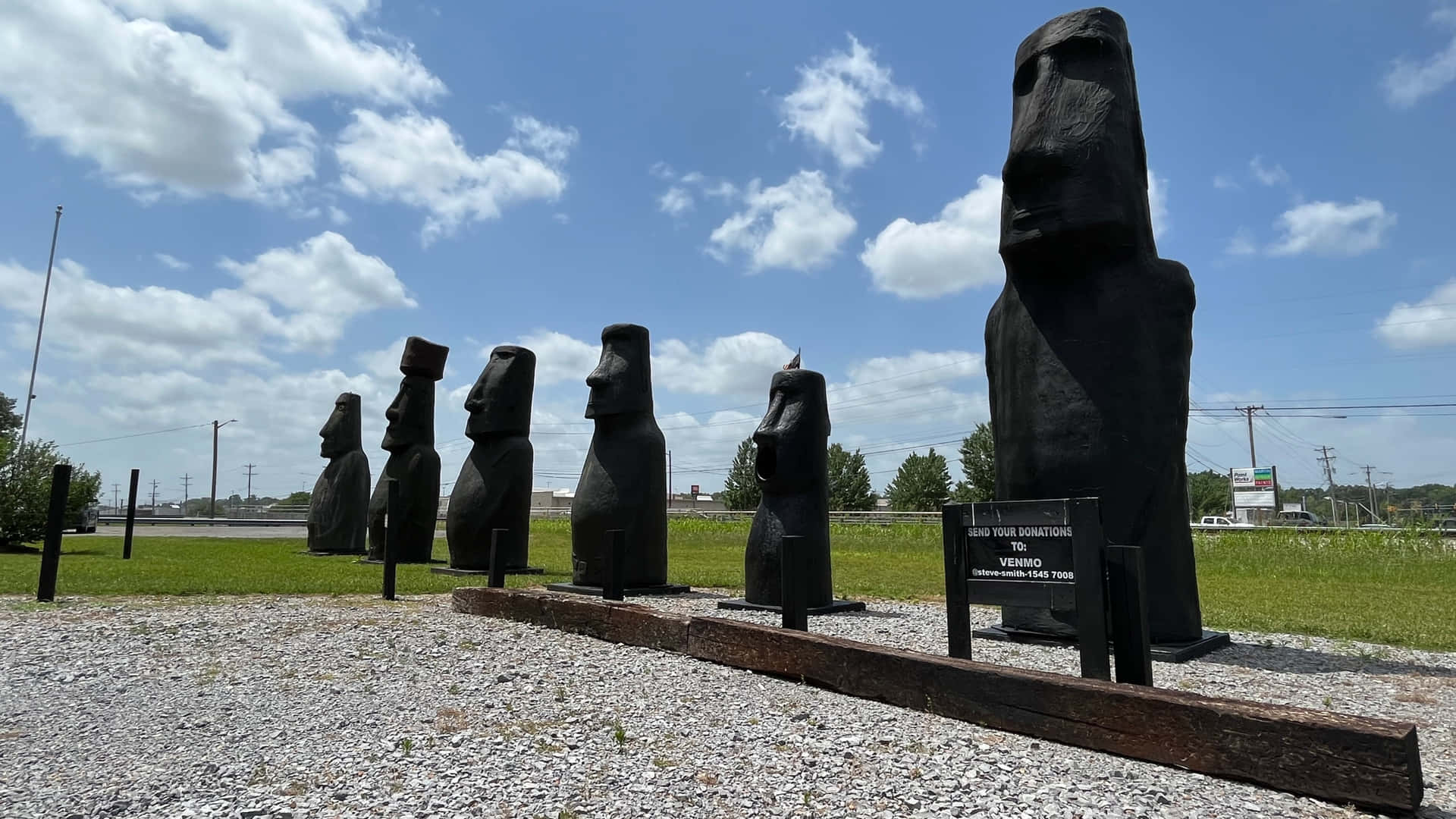 Replik af moai-figurer til skrivebordsbaggrund. Wallpaper