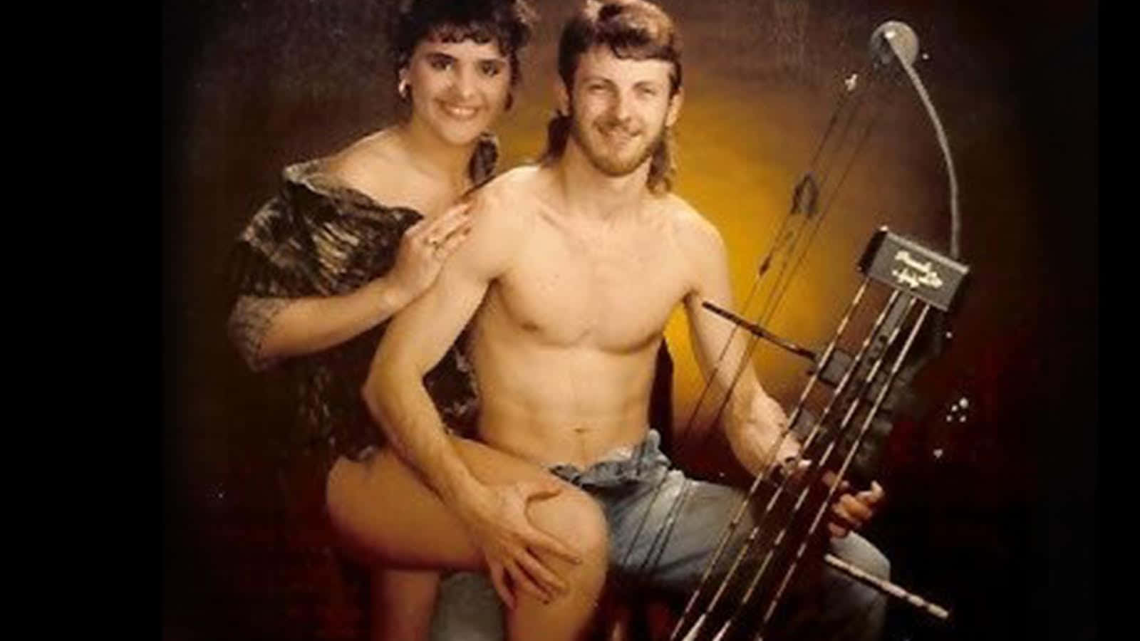 Retro Awkward Couple Photo Wallpaper