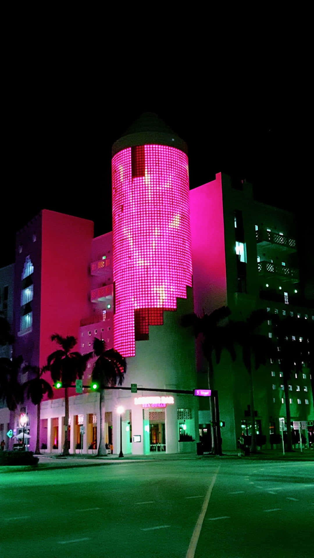 Relive a brighter time in Miami with this vintage style image. Wallpaper