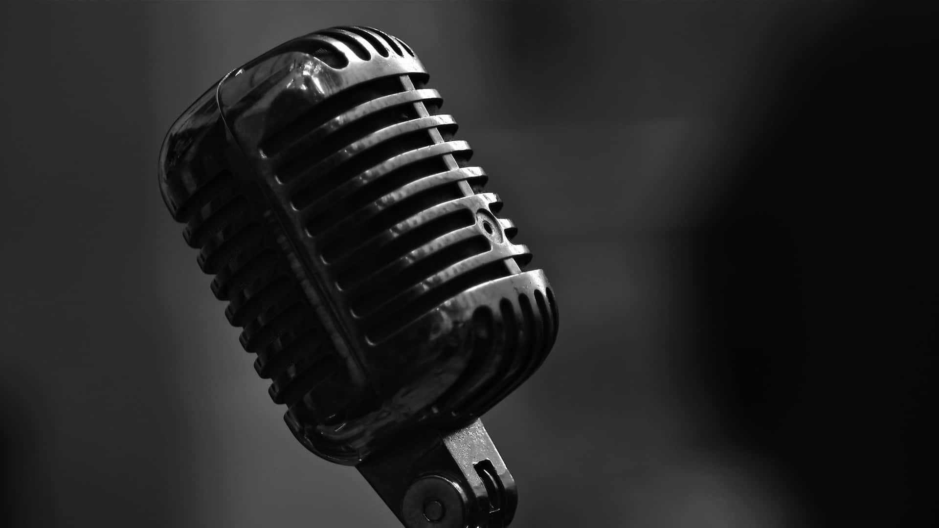 Retro Microphone In Black And White Wallpaper