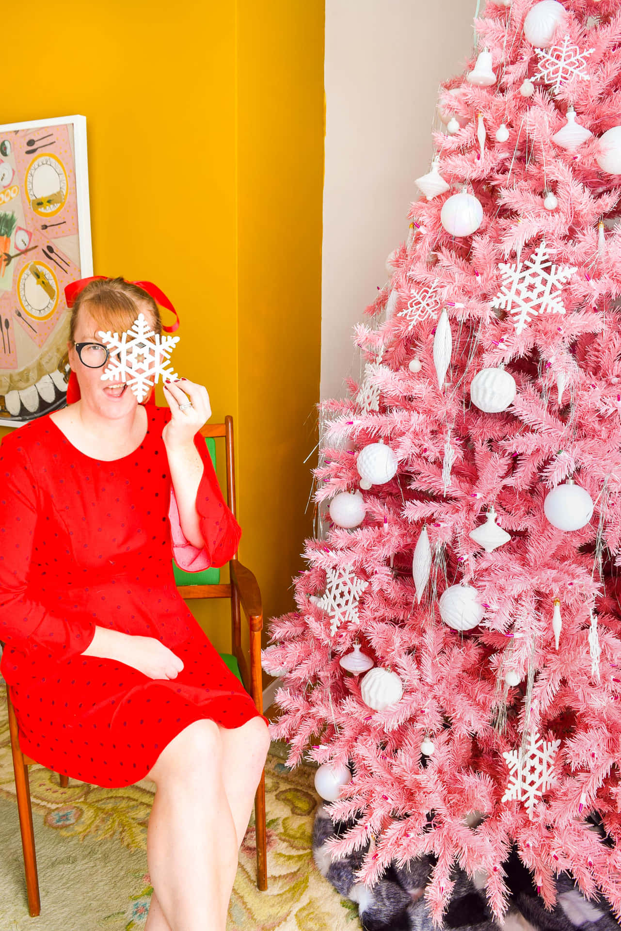 Retro Pink Christmas Treeand Lady Wallpaper