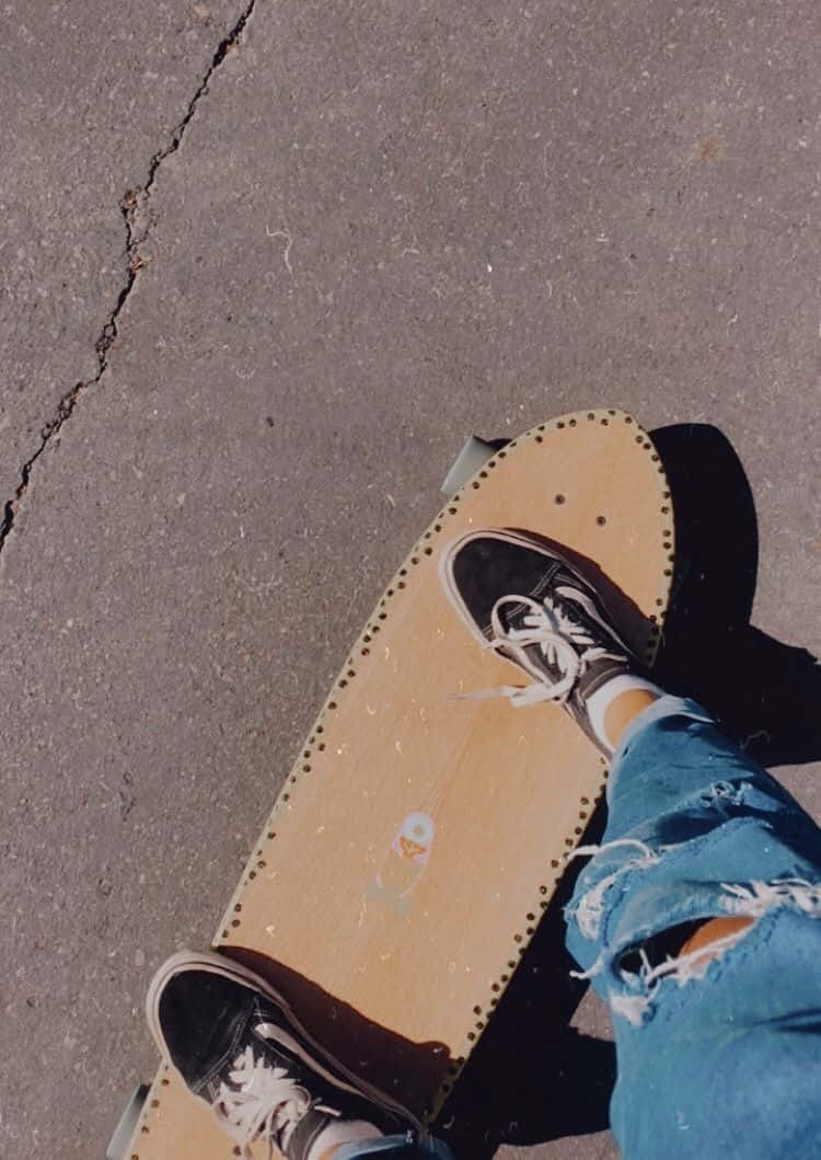 Nyd en klassisk tur med denne Retro Skateboard! Wallpaper