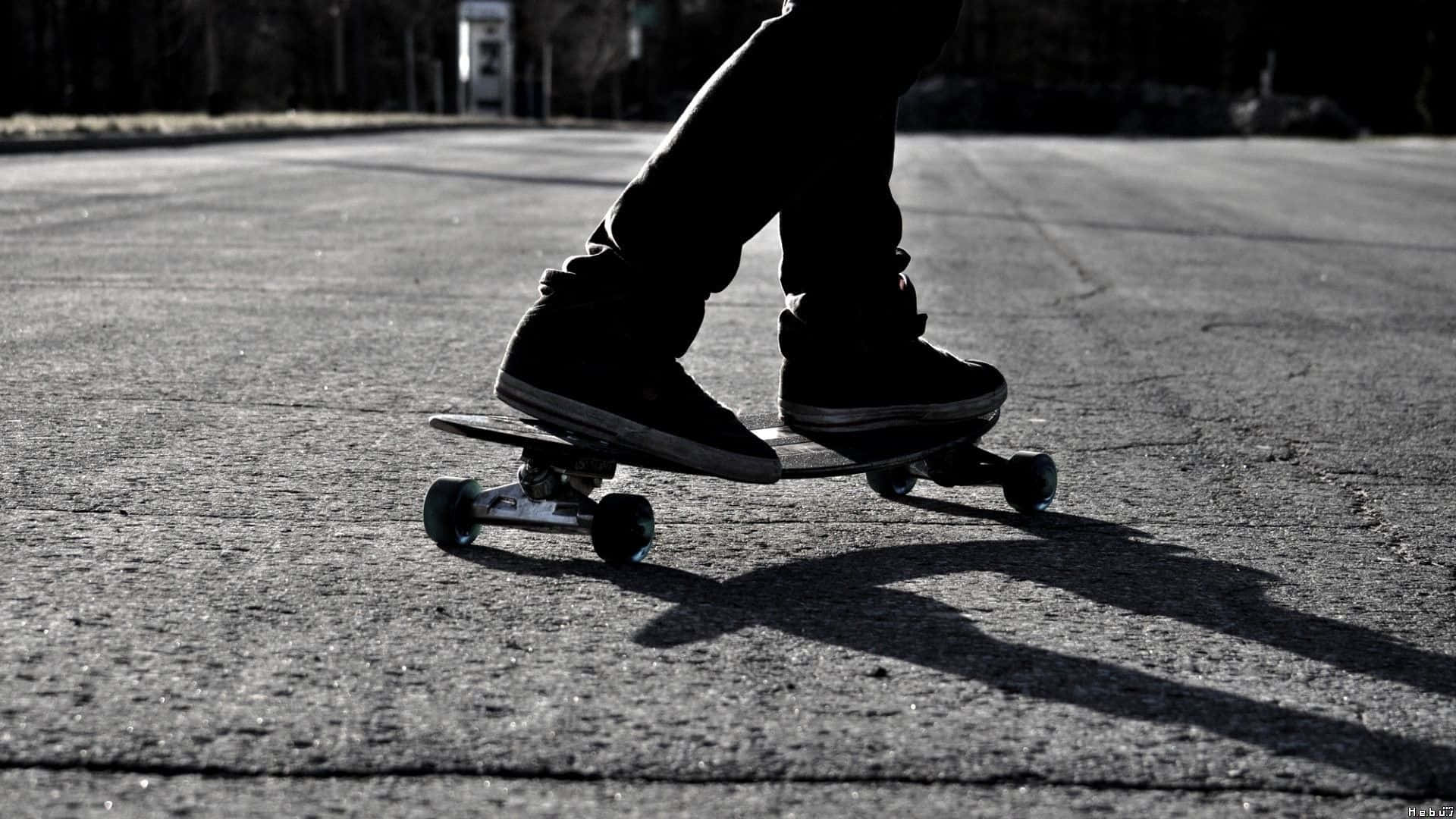 Åktill Skateparken Med Stil Och Fira Gamla Goda Dagar Med En Retro-skateboard. Wallpaper