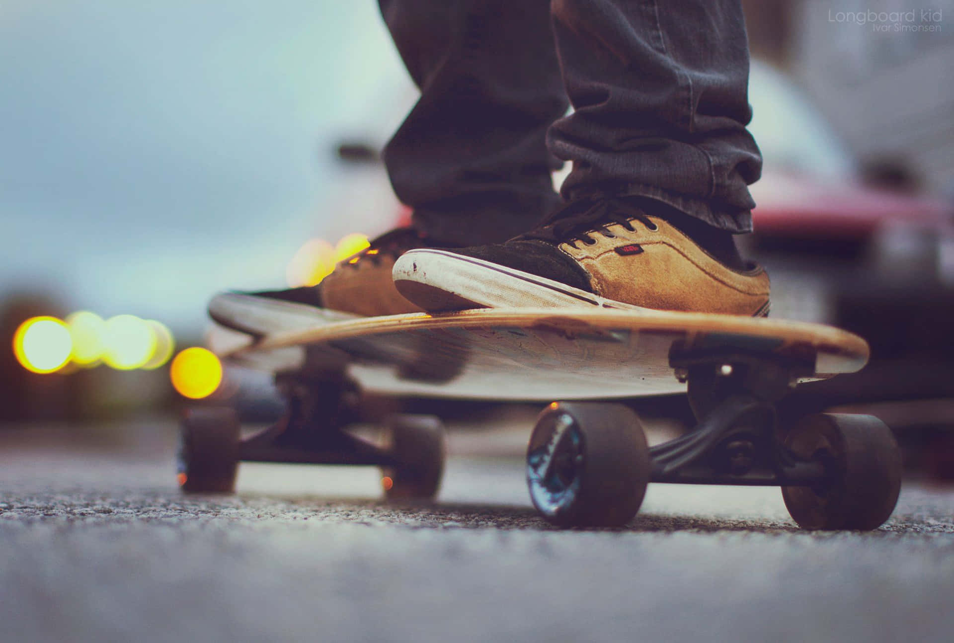 Cruise along the boardwalk with this classic retro skateboard. Wallpaper