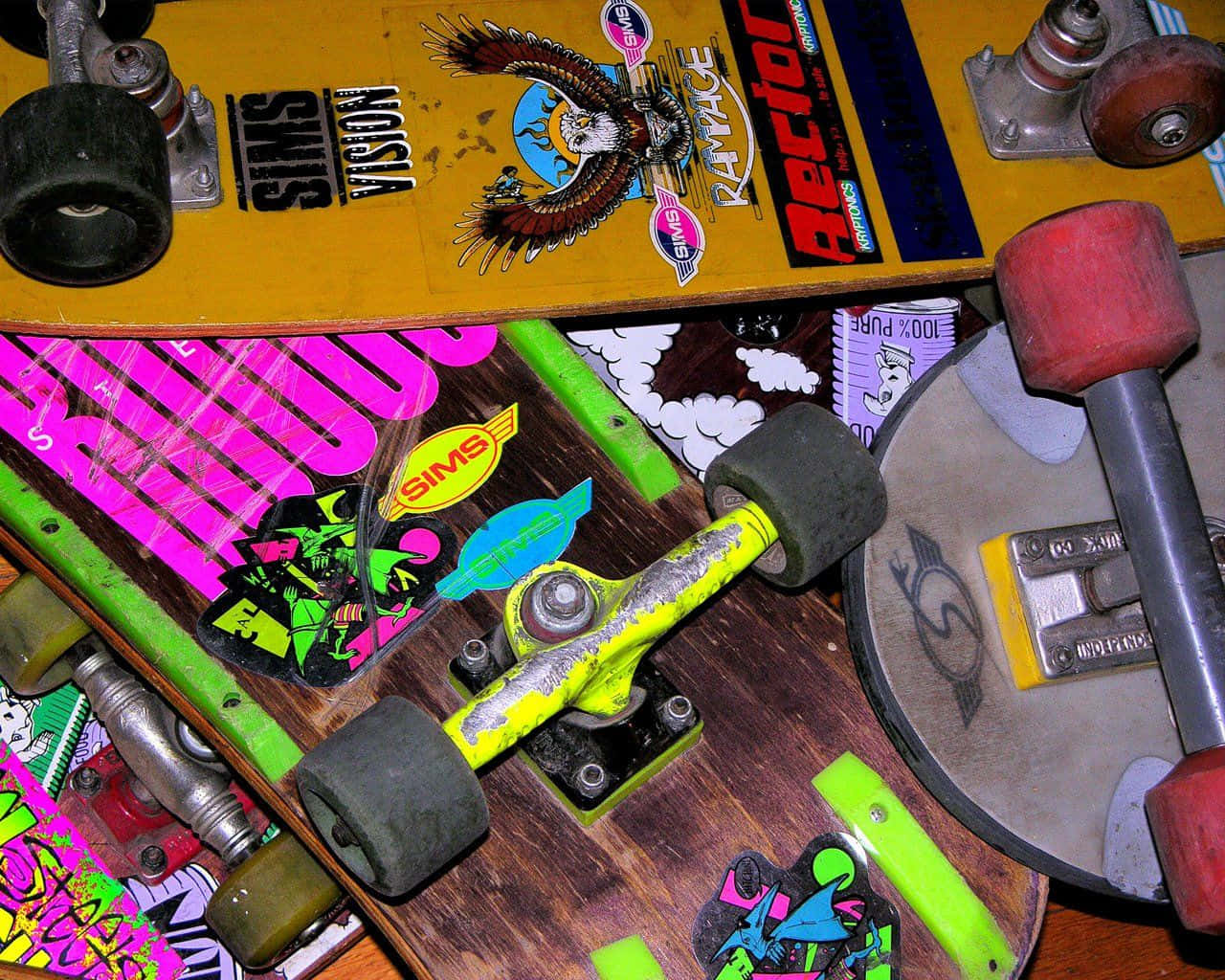 Have some fun on a classic Retro Skateboard! Wallpaper