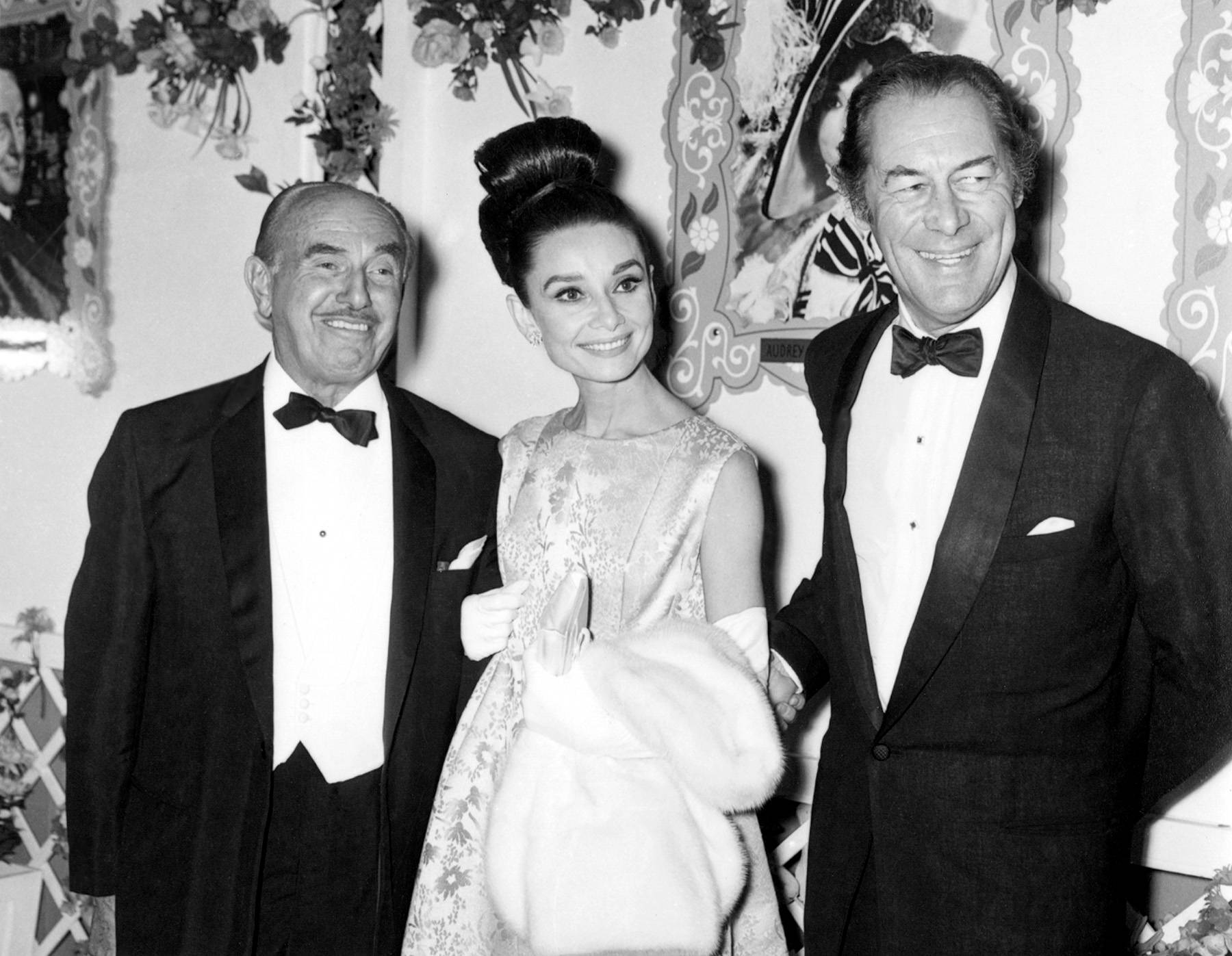 Rex Harrison, Audrey Hepburn og Jack Warner pacede tværs over det slående 1950s havlandskab. Wallpaper