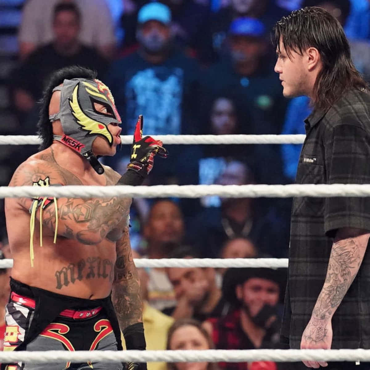 Rey_ Mysterio_ Confrontation_in_ Ring Wallpaper