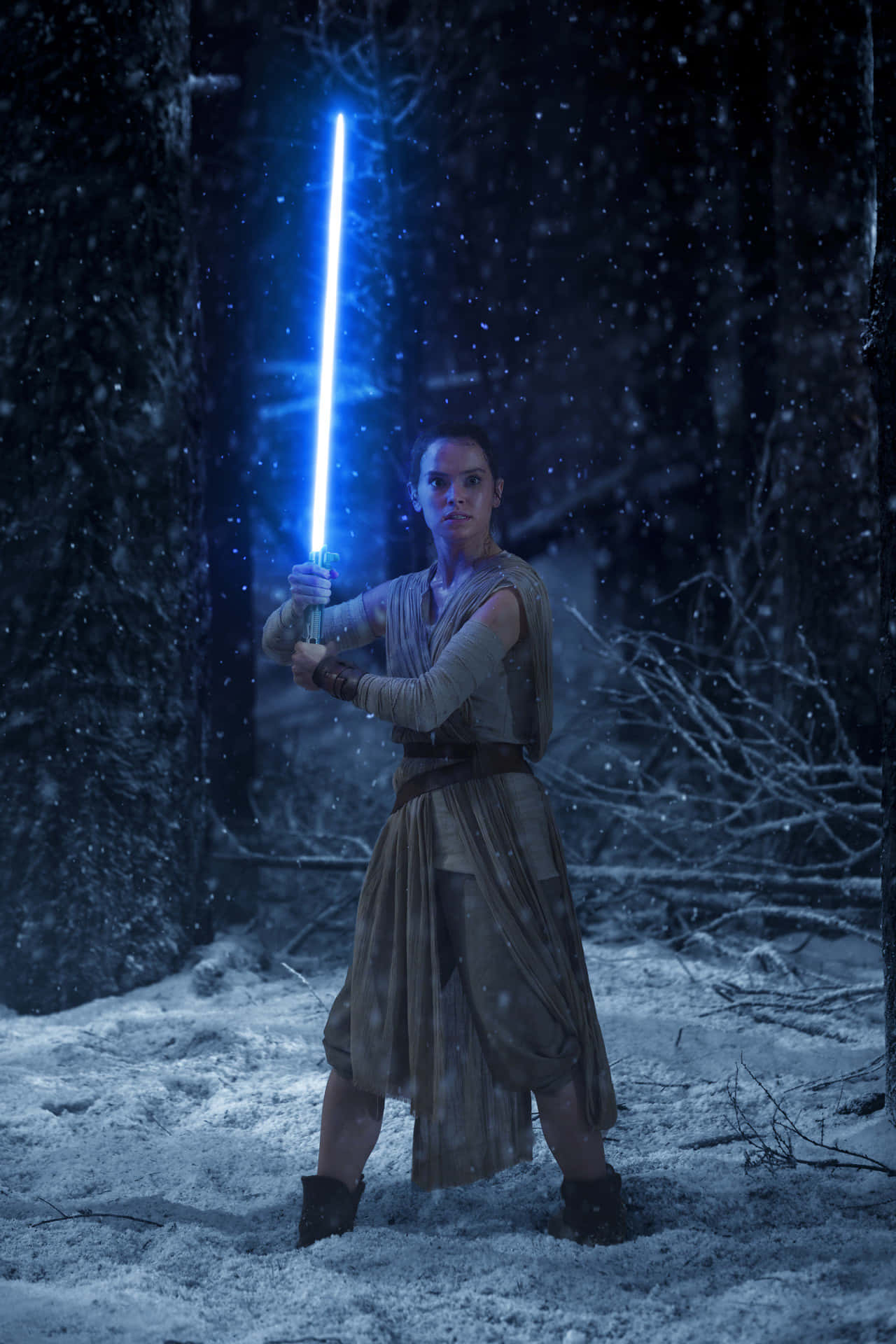 Rey med hendes Lys Sværd i Star Wars Wallpaper