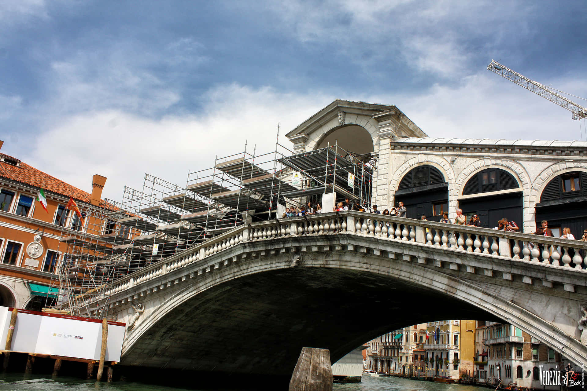 Rialto-bro i Venedig Italien under opførelse Wallpaper