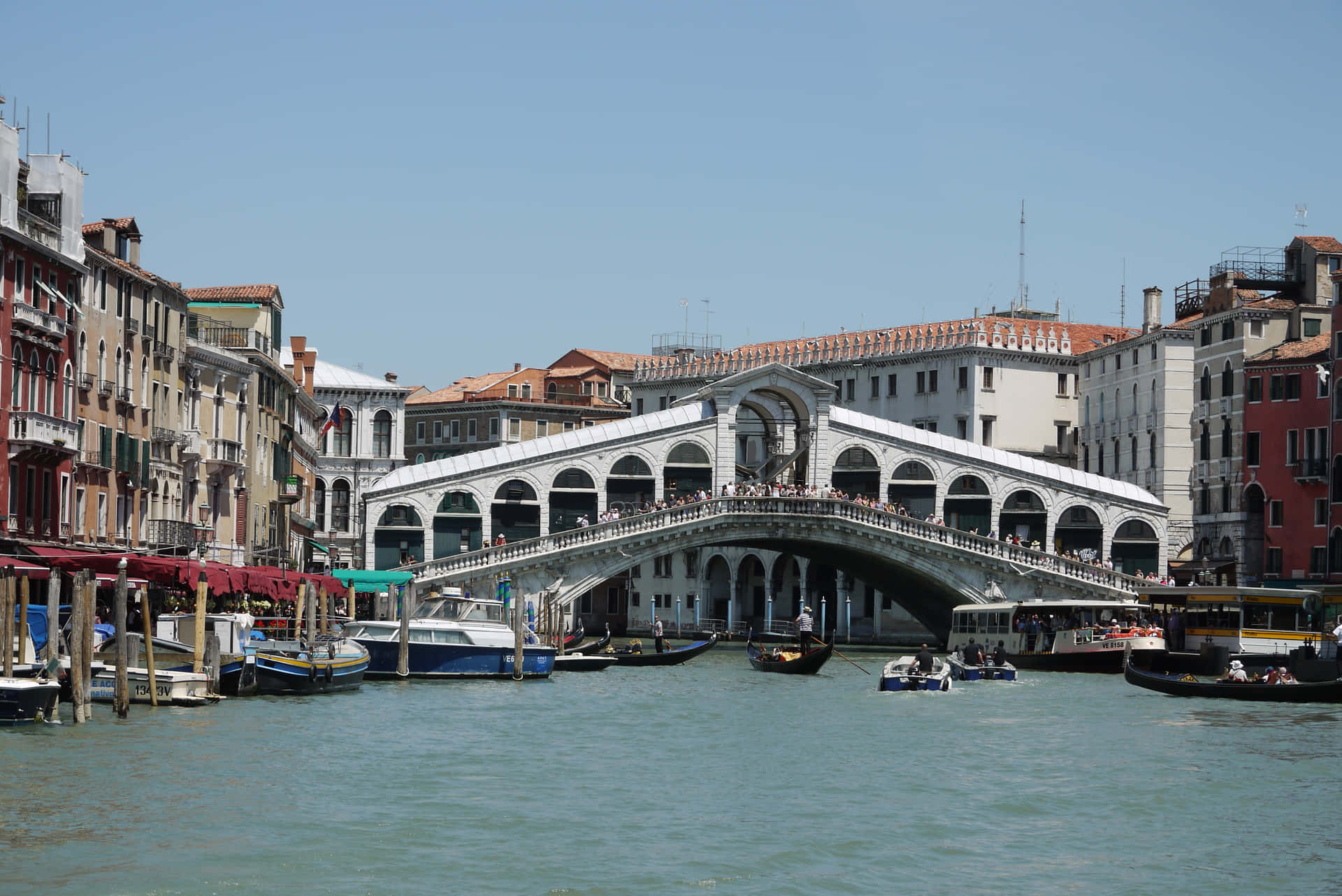 Pontedi Rialto A Venezia Italia Inquadratura Grandangolare Sfondo