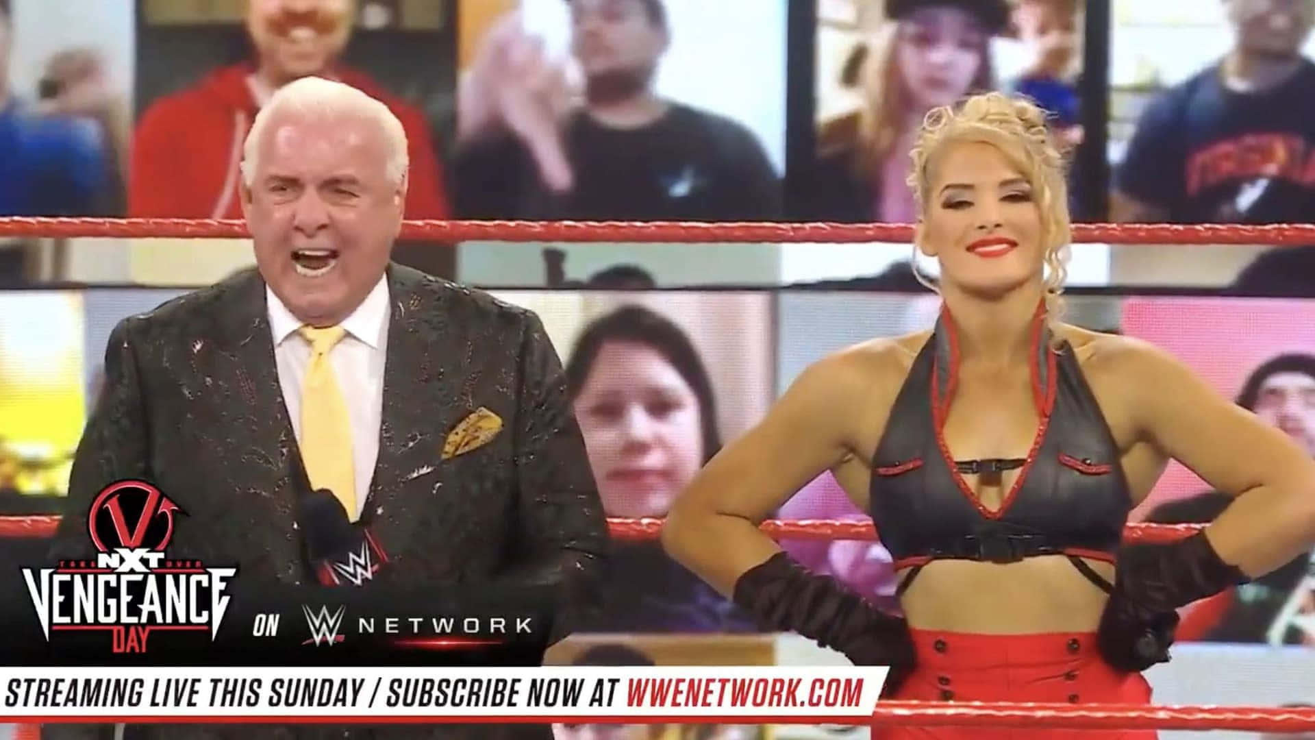 Ric Flair med Charlotte Flair ved WWE NXT Premiere: Tapetet er smukt udformet og leverer et livligt udseende til din skærm. Wallpaper