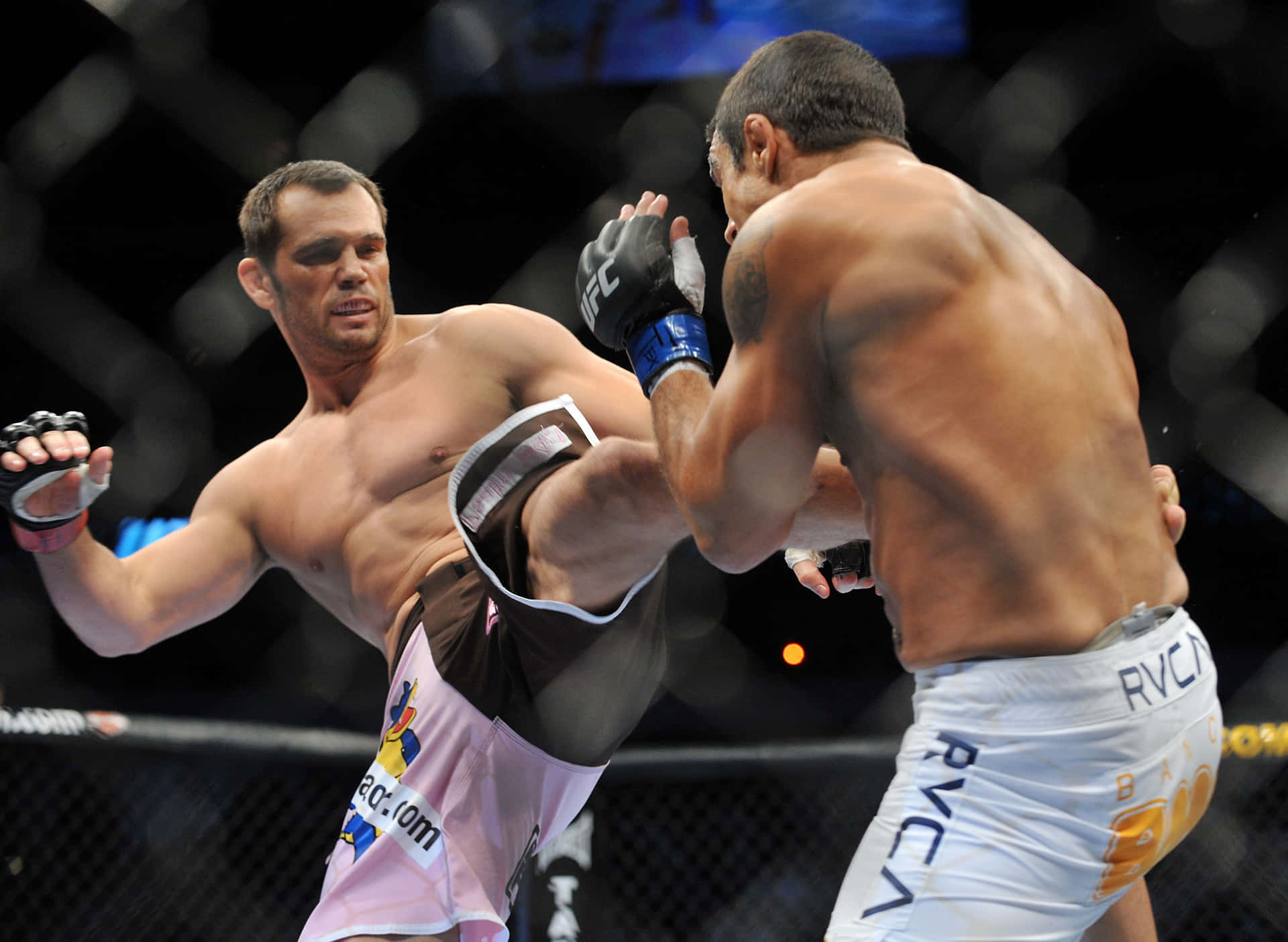 Richfranklin Sparkar Vitor Belfort - (this Would Be Appropriate For A Computer Or Mobile Wallpaper Featuring The Two Fighters) Wallpaper