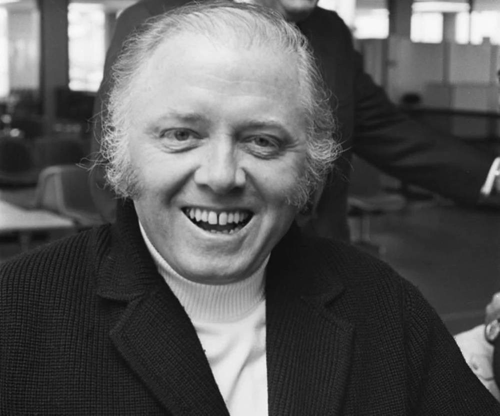 Richard Attenborough Smiling Black And White Wallpaper