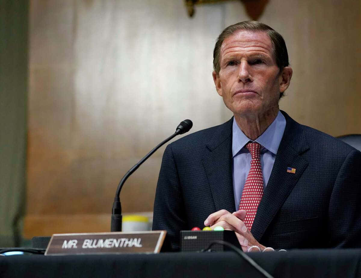 Richard Blumenthal, an Esteemed American Politician, Poses with Hands Clasped Wallpaper