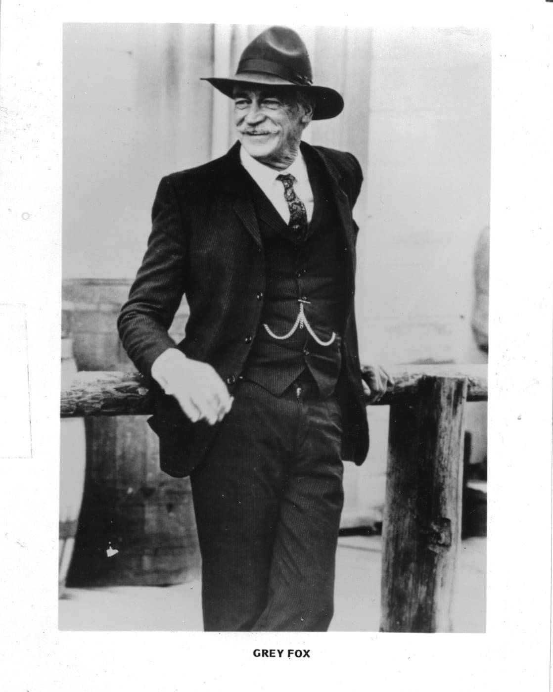 Richard Farnsworth Black And White Cowboy Hat And Suit Wallpaper