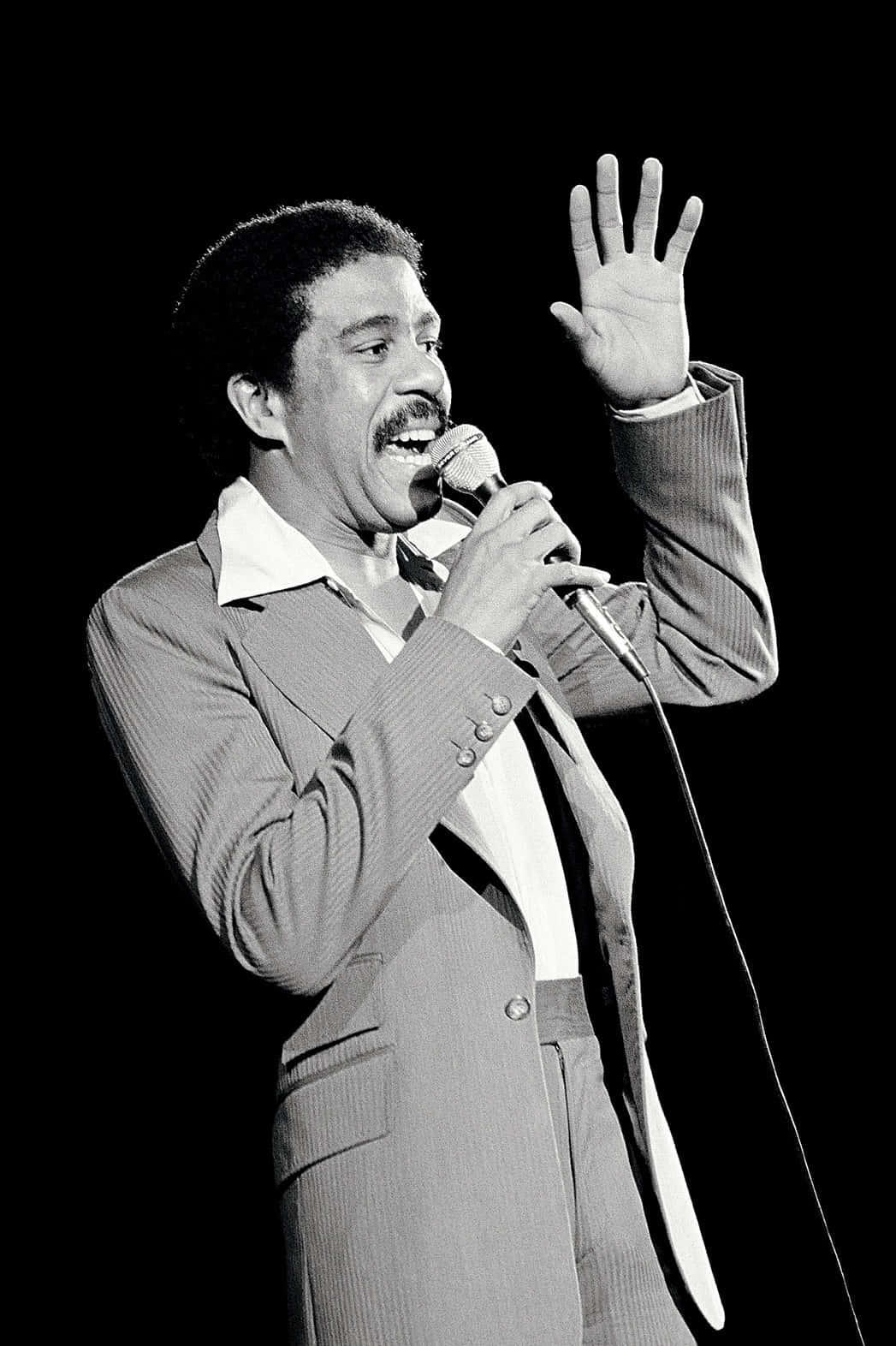 Richard Pryor on Stage - The Light of Comedy Wallpaper