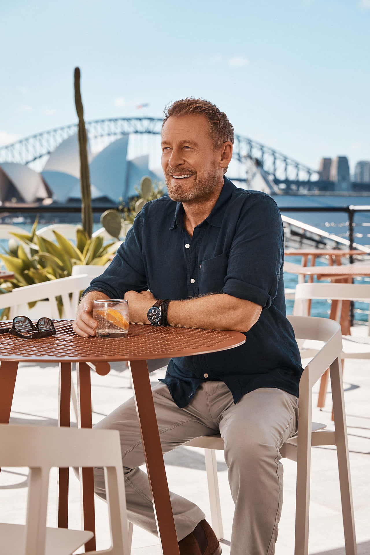 Richard Roxburgh Santai Di Pelabuhan Sydney Wallpaper