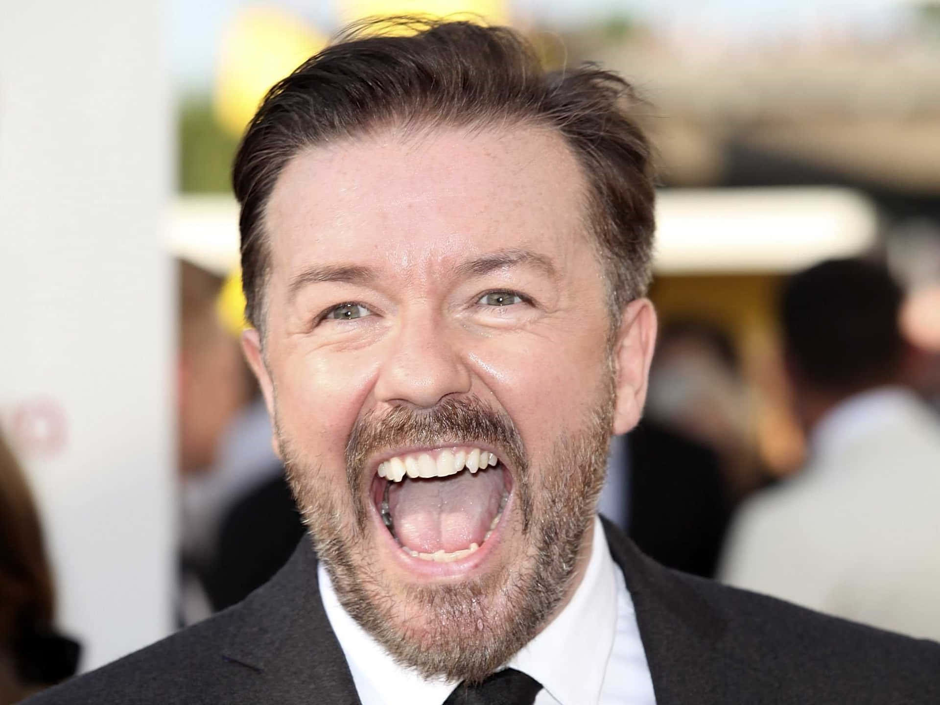 Elcomediante Y Actor Británico Ricky Gervais Posa Para La Foto. Fondo de pantalla