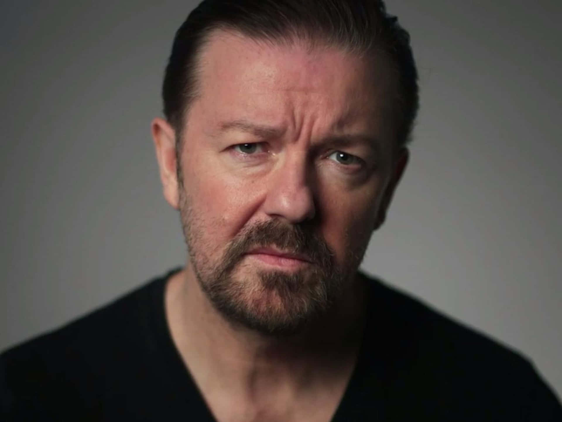 Ricky Gervais at the red carpet of The Golden Globes Wallpaper