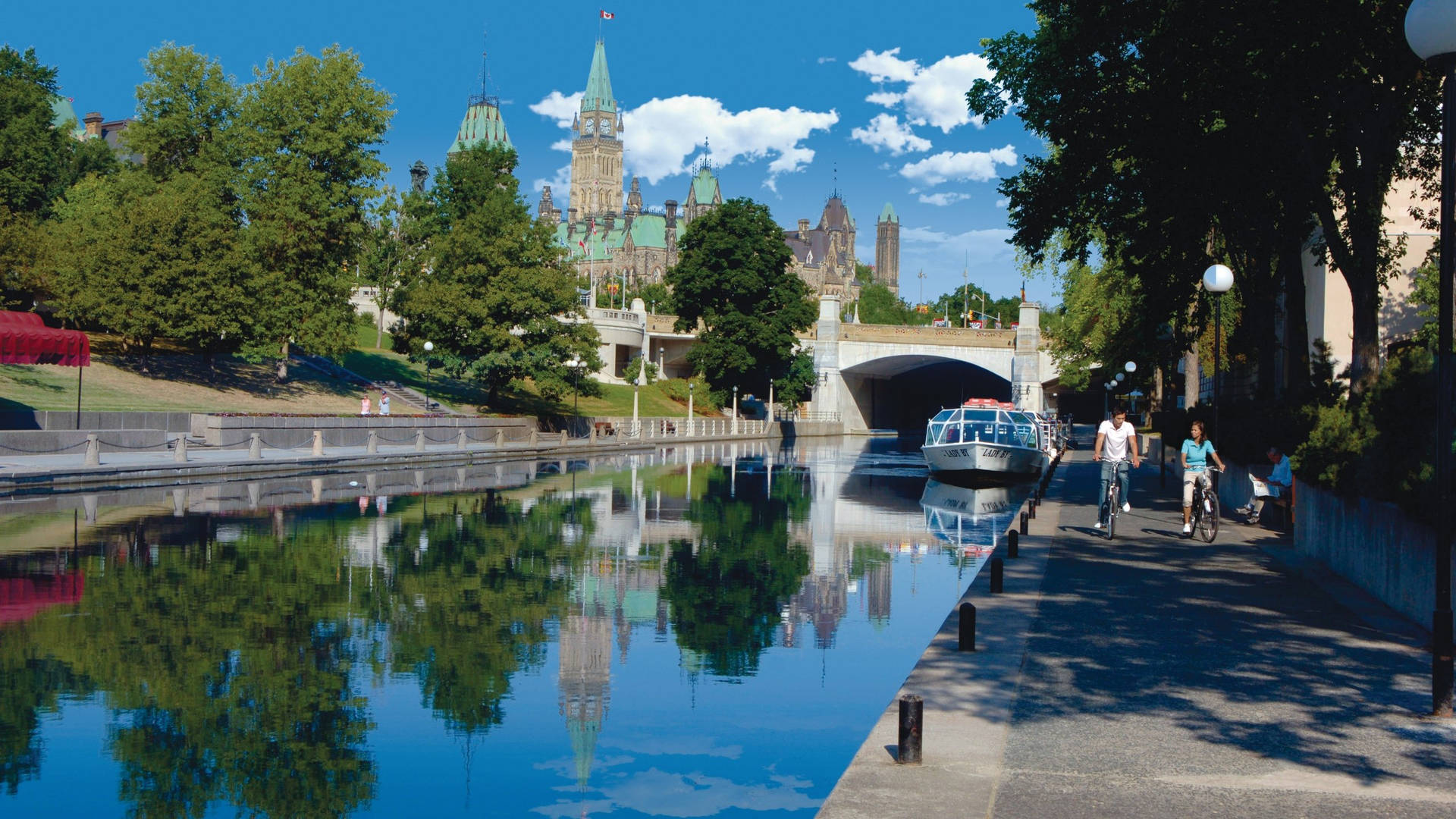 Unavista Estiva Del Rideau Canal A Ottawa Sfondo