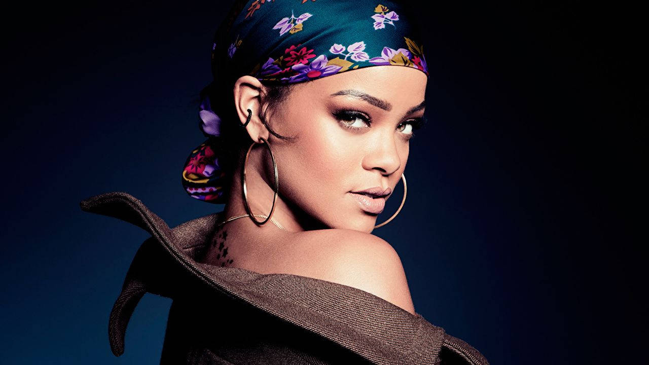 Rihanna In Gypsy Look