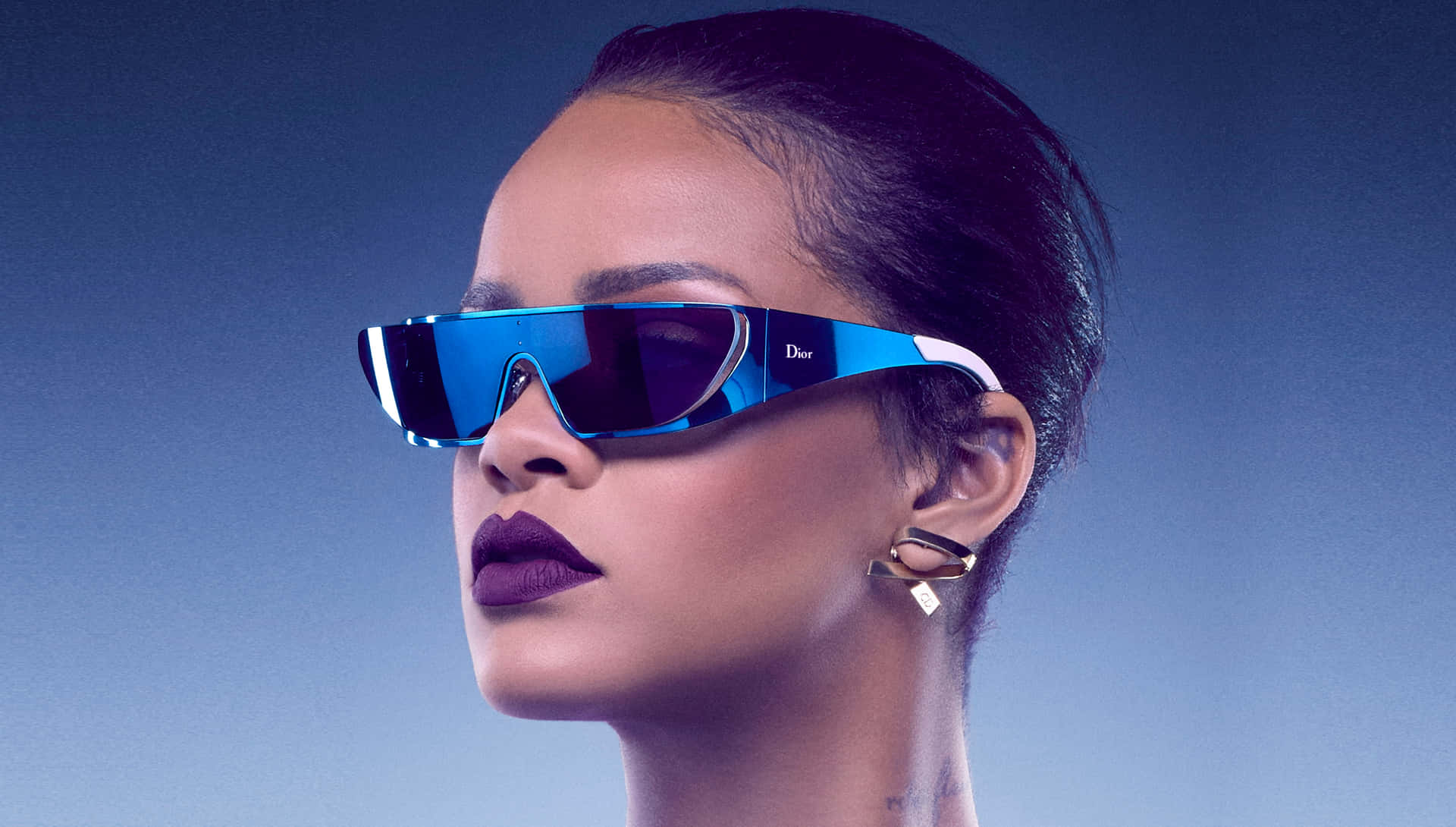 Rihannaverkörpert Ihren Individuellen Stil Und Ihre Modische Ausstrahlung.