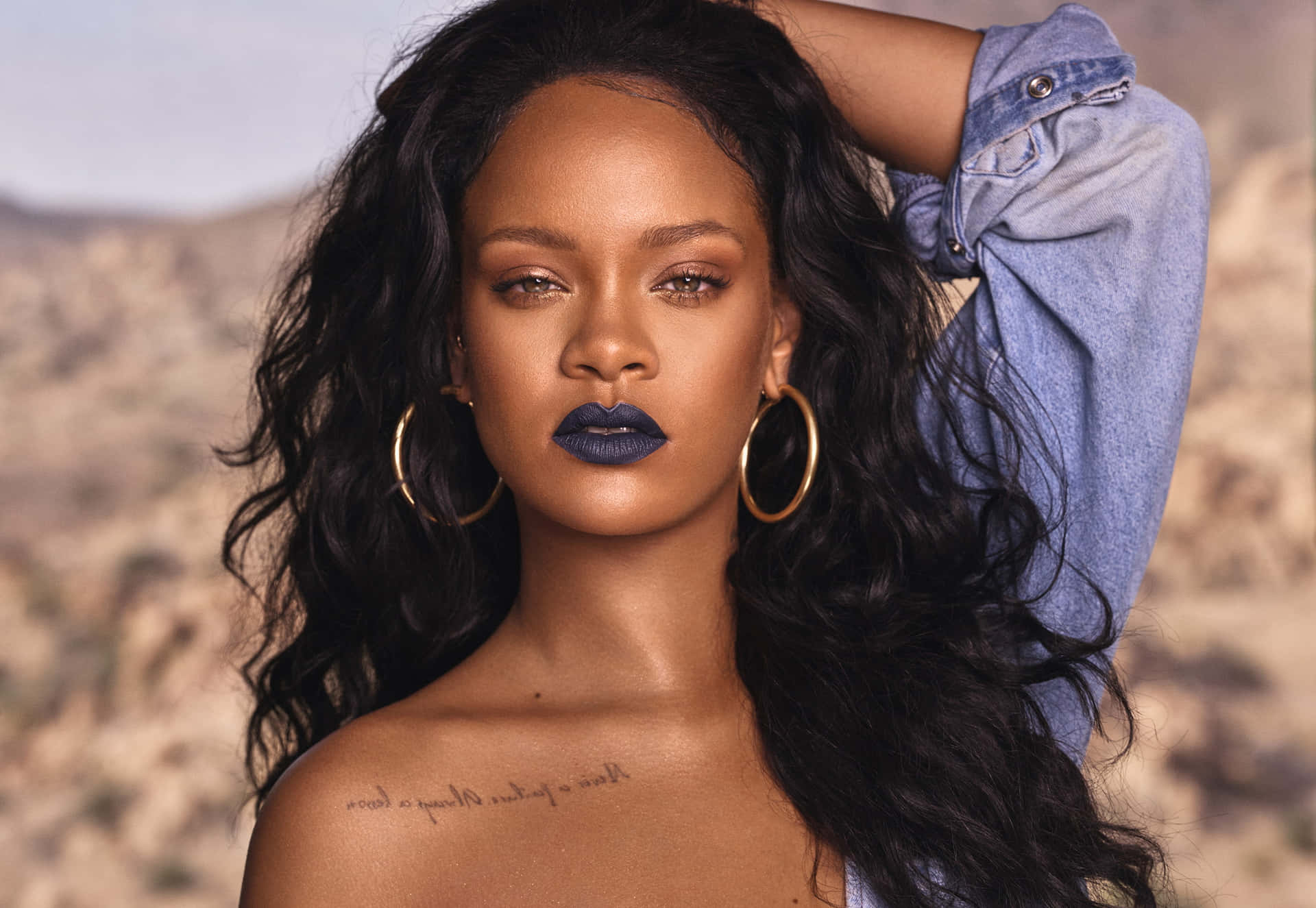 Derpop-star Rihanna Verzaubert Ihre Fans Mit Ihrer Beeindruckenden Schönheit Und Fesselnden Anmut.