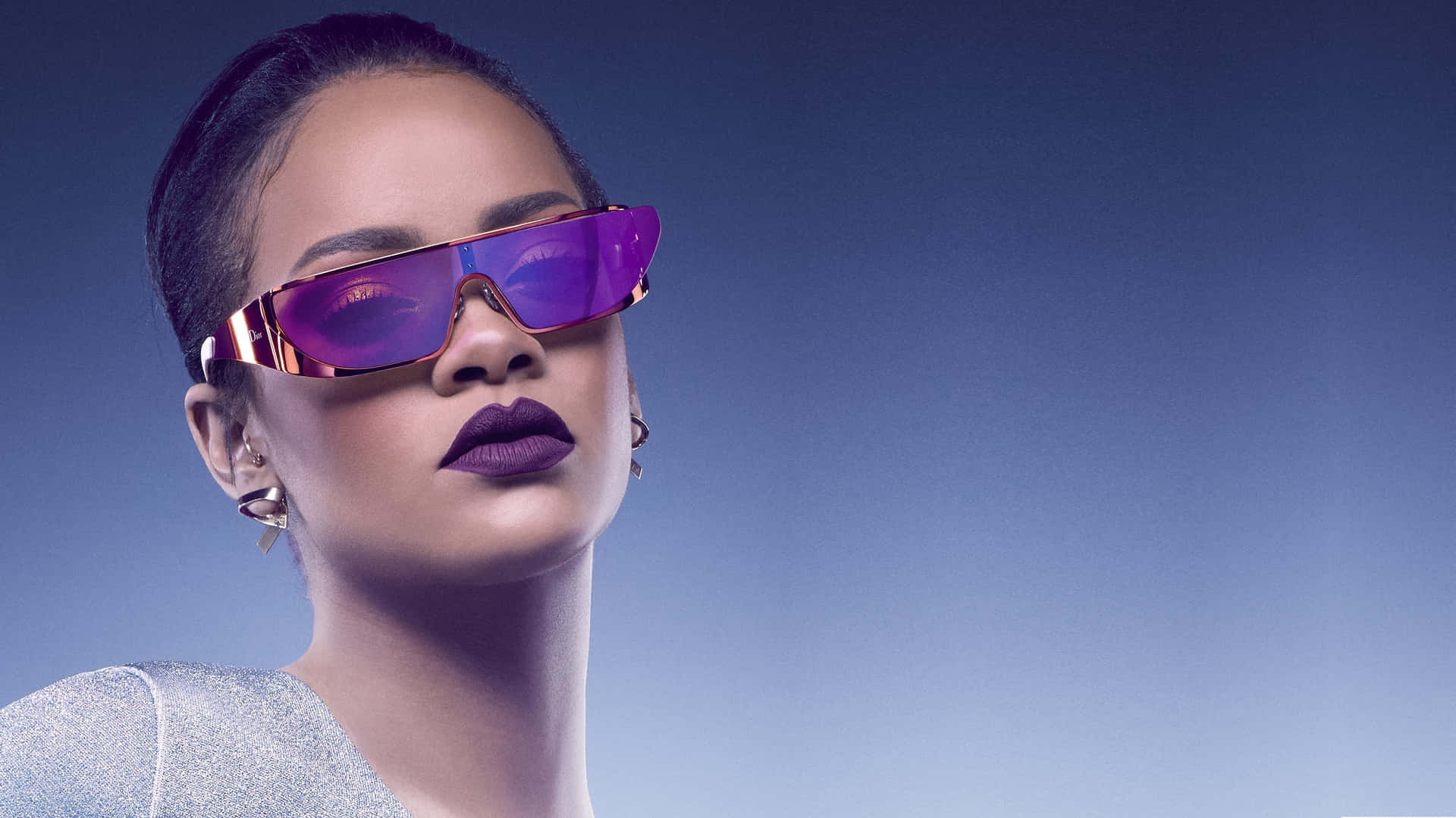 Lapop Star Rihanna Brilla Sotto I Riflettori.