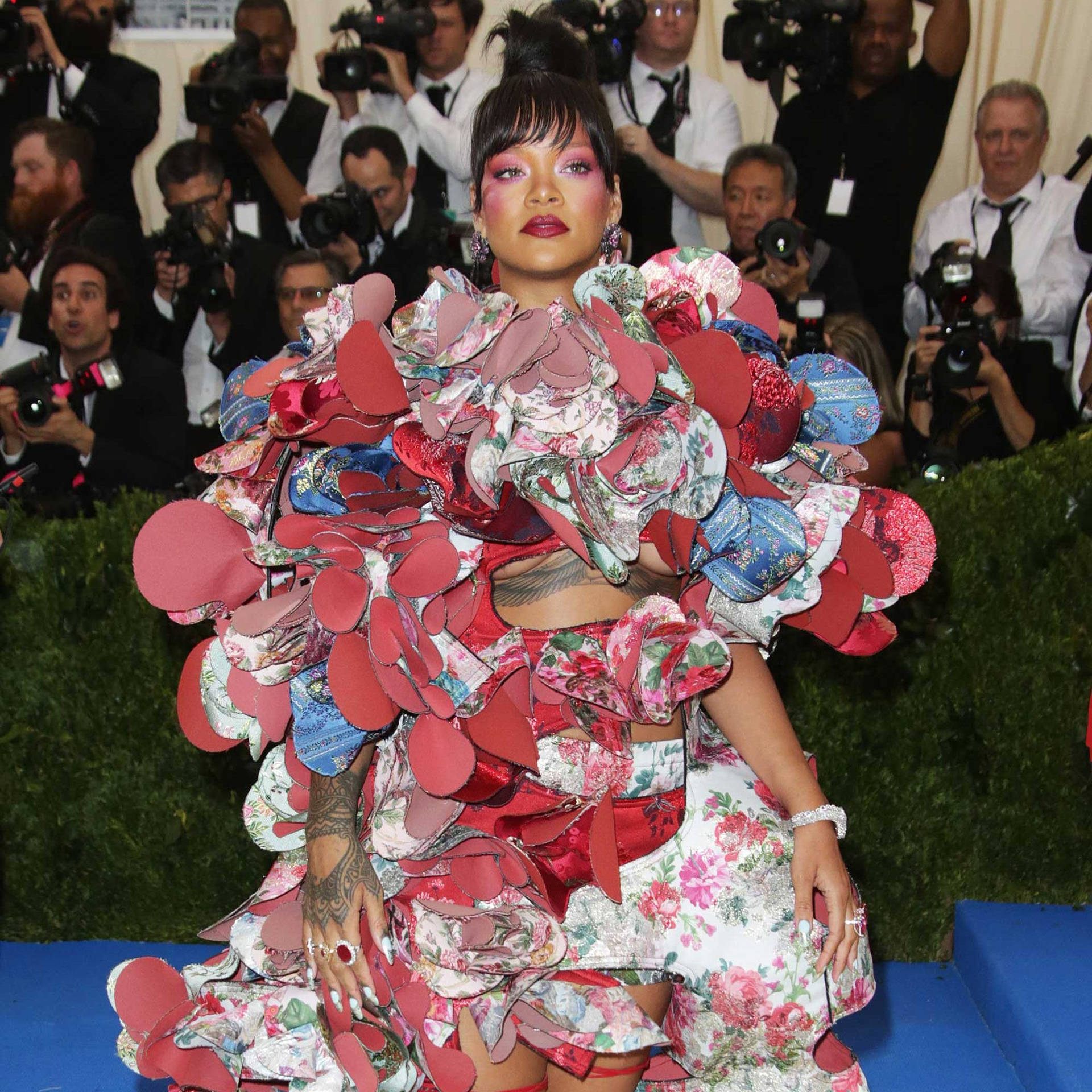 Rihanna Wearing Comme Des Garçons Background