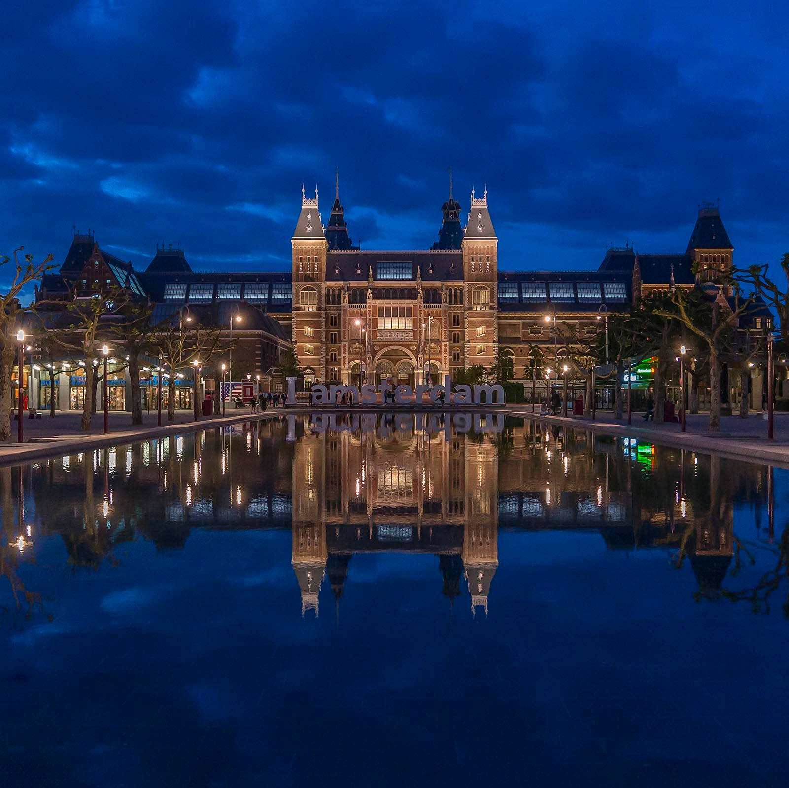 Rijksmuseum With Blue Sky At Night Wallpaper