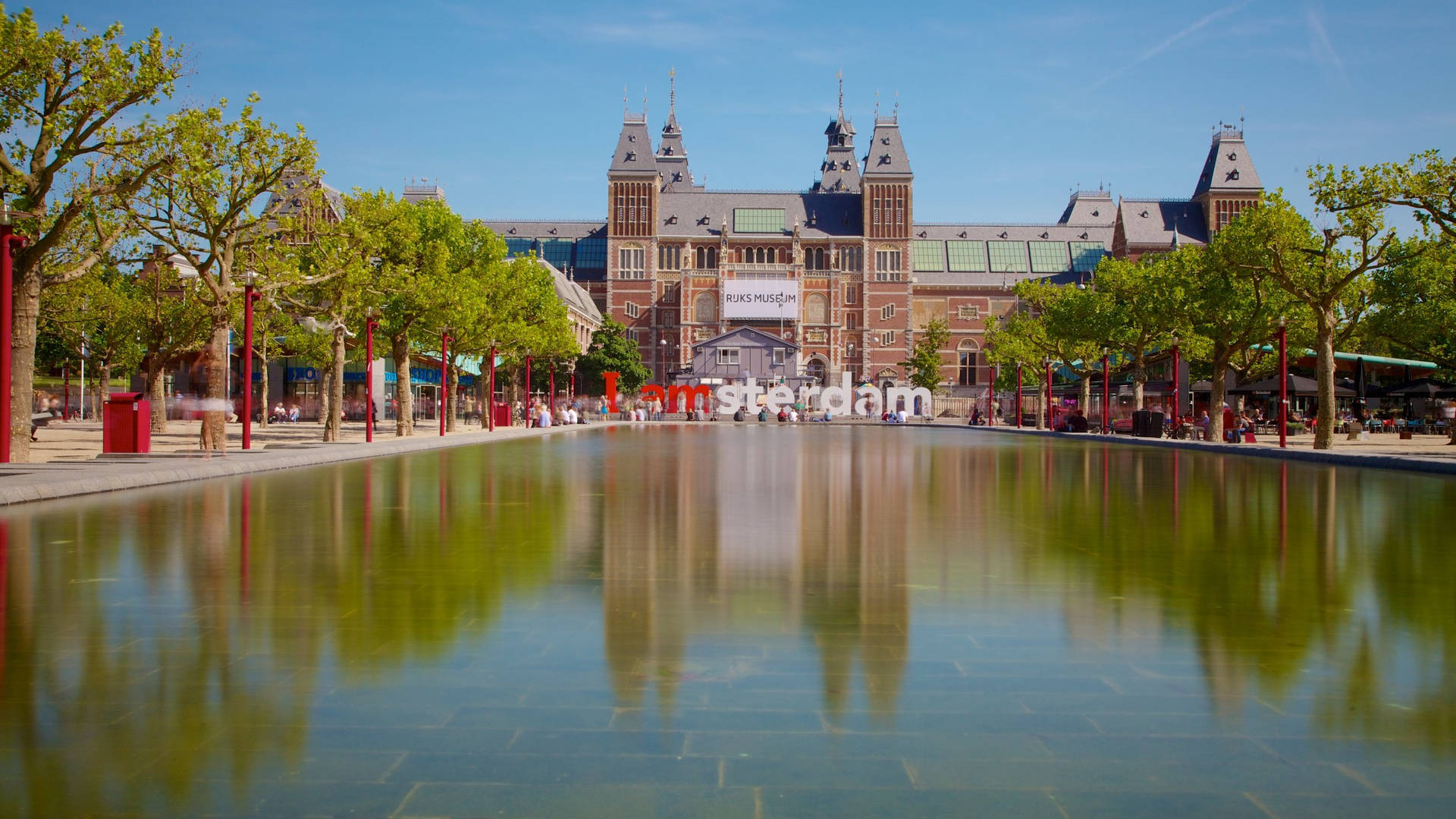 Rijksmuseum With Clear Pond Background