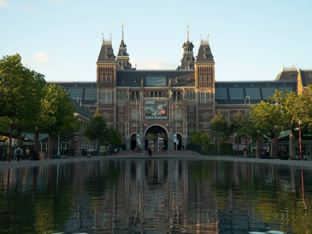 Rijksmuseum With Trees And Pond Wallpaper