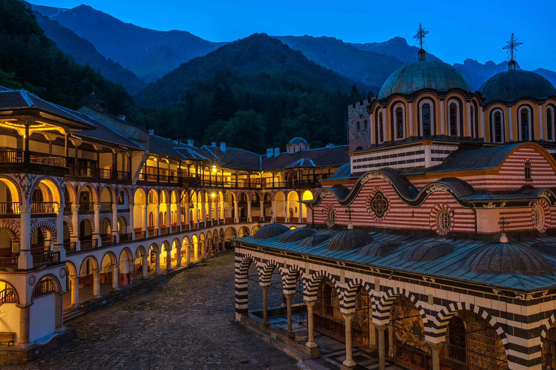 Mosteirode Rila À Noite, Estética Azul. Papel de Parede
