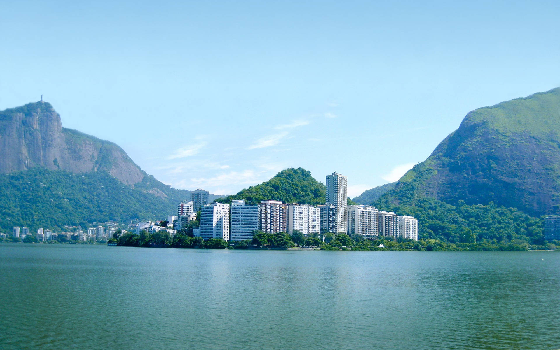Majestic View of Rodrigo de Freitas Lagoon in Rio de Janeiro Wallpaper