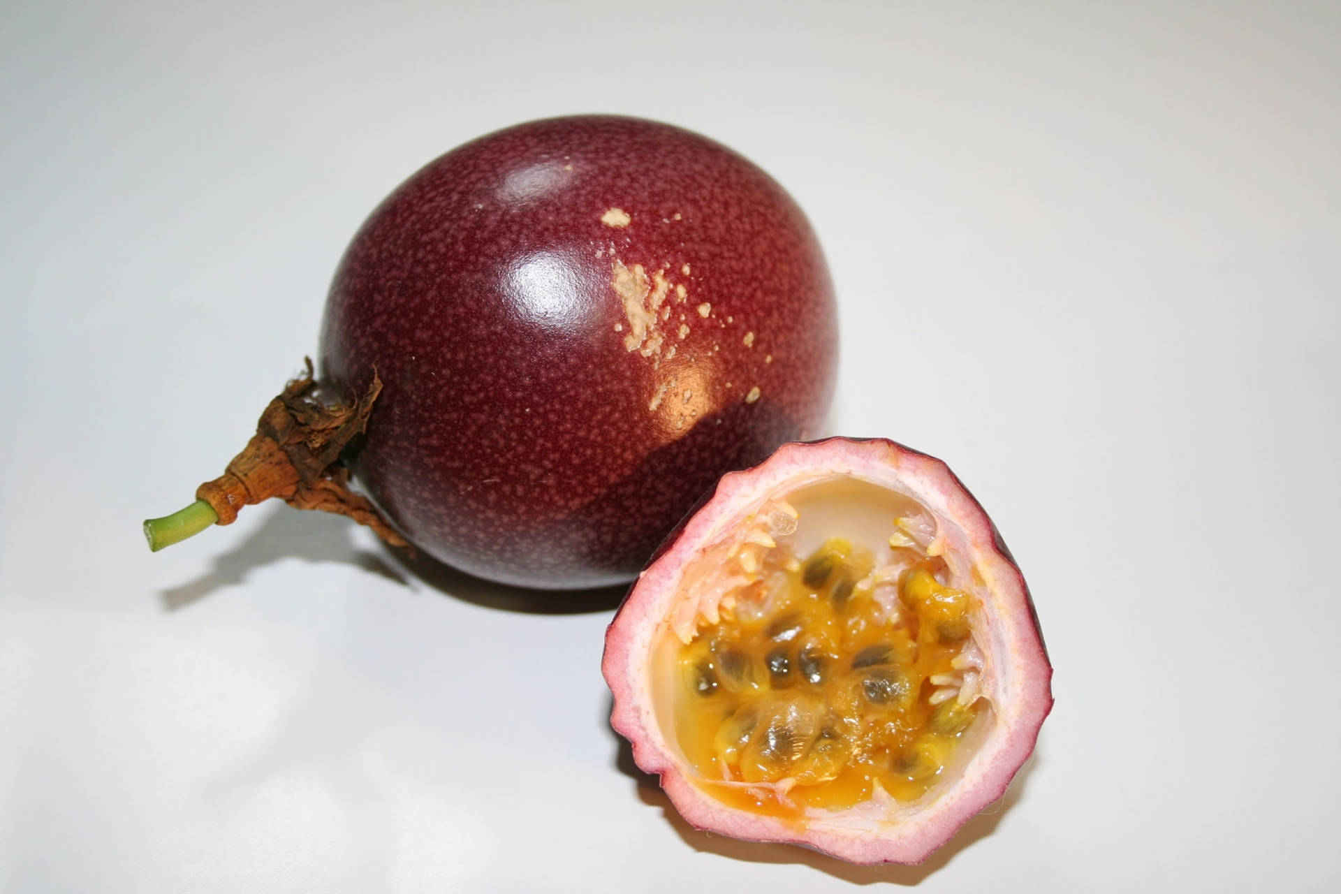 Ripe Passion Fruit High Angle Photography Wallpaper