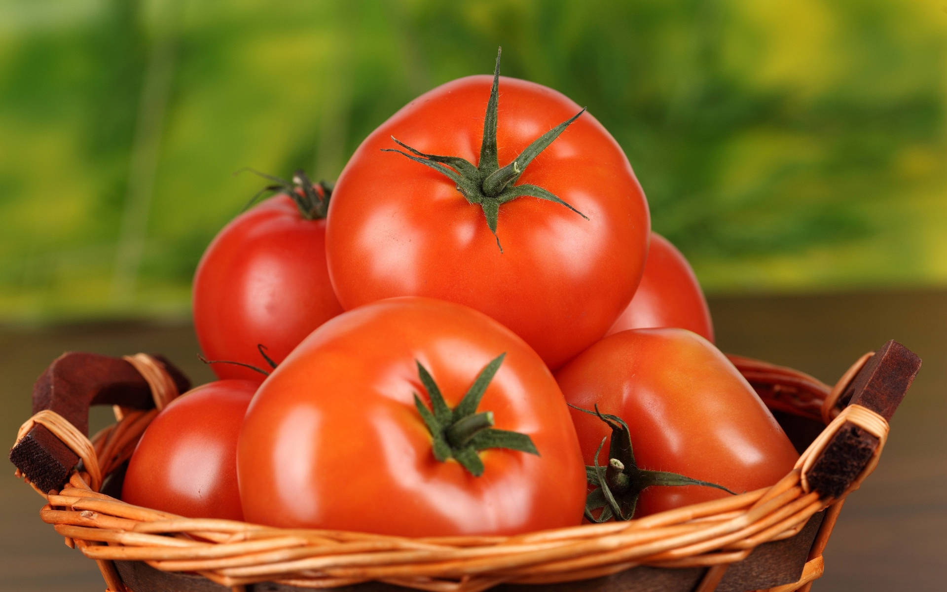 Ripe Tomato Fruits On Basket Wallpaper