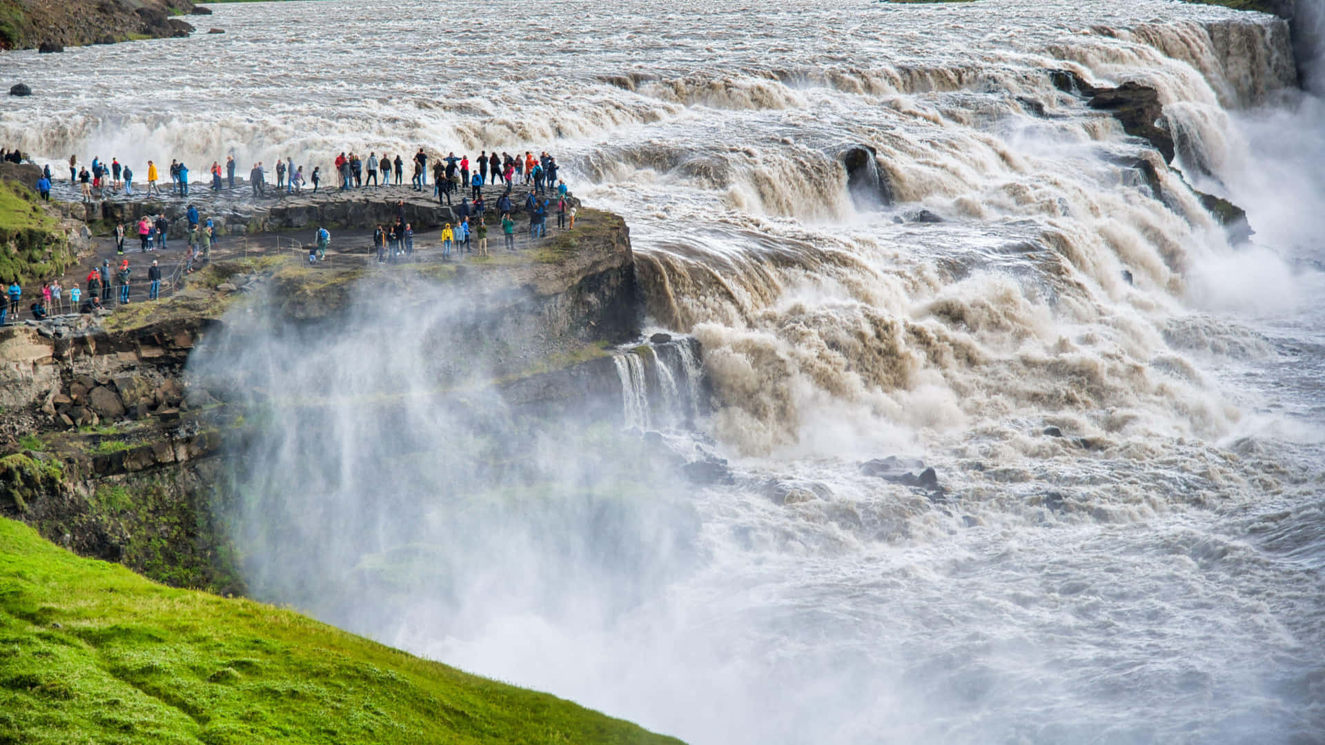 Cascataondulante De Gullfoss No Sudoeste Da Islândia. Papel de Parede