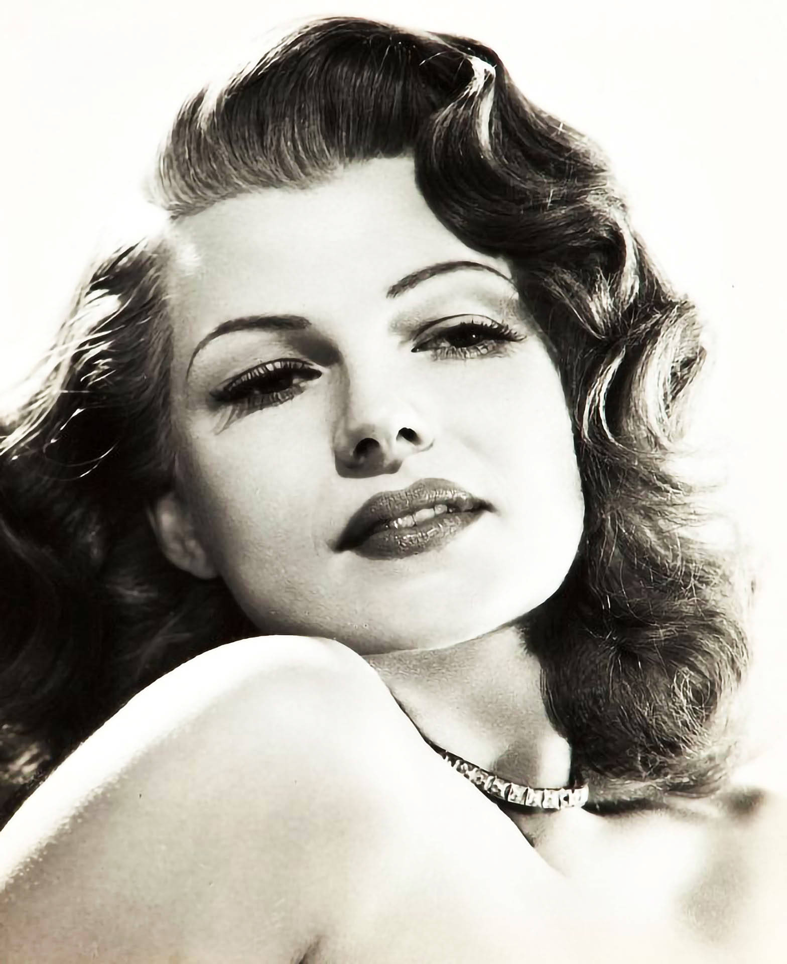 Rita Hayworth Alluring Eyes Wallpaper
