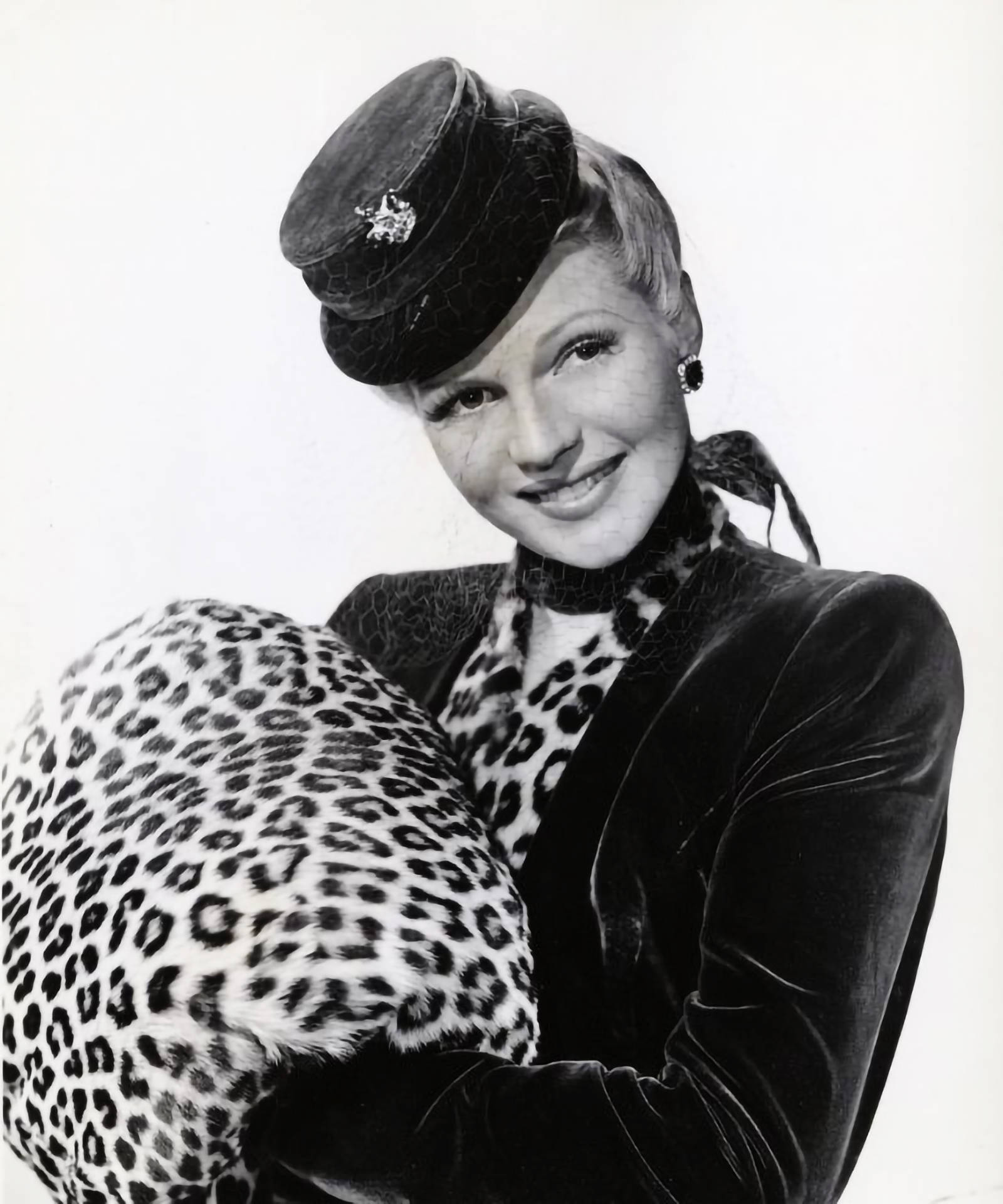 Rita Hayworth Cheetah Muff Wallpaper