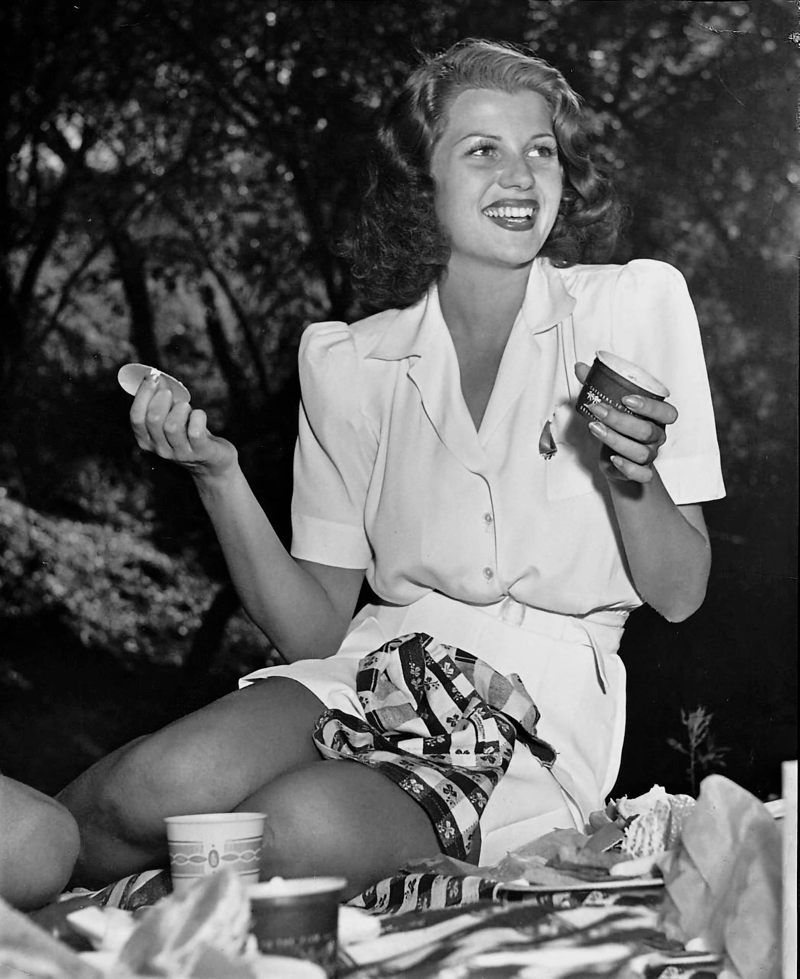 Hollywood Icon Rita Hayworth in a Picnic Outfit Wallpaper