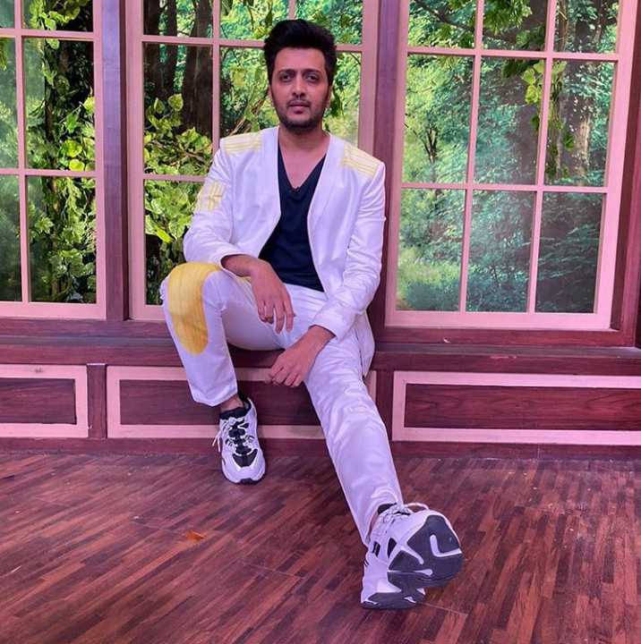 Riteish Deshmukh White Outfit Cool Sneakers