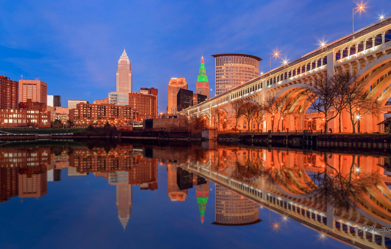 River Reflection Of Cleveland Ohio Background