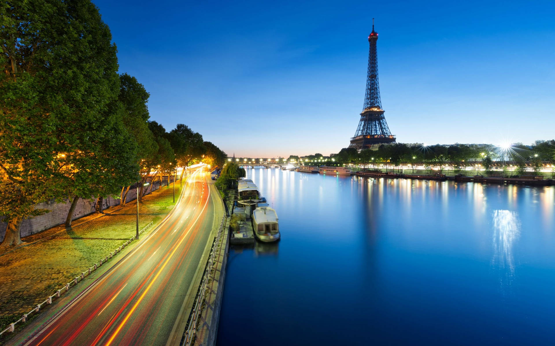 Vistadel Río Con La Torre Eiffel Fondo de pantalla