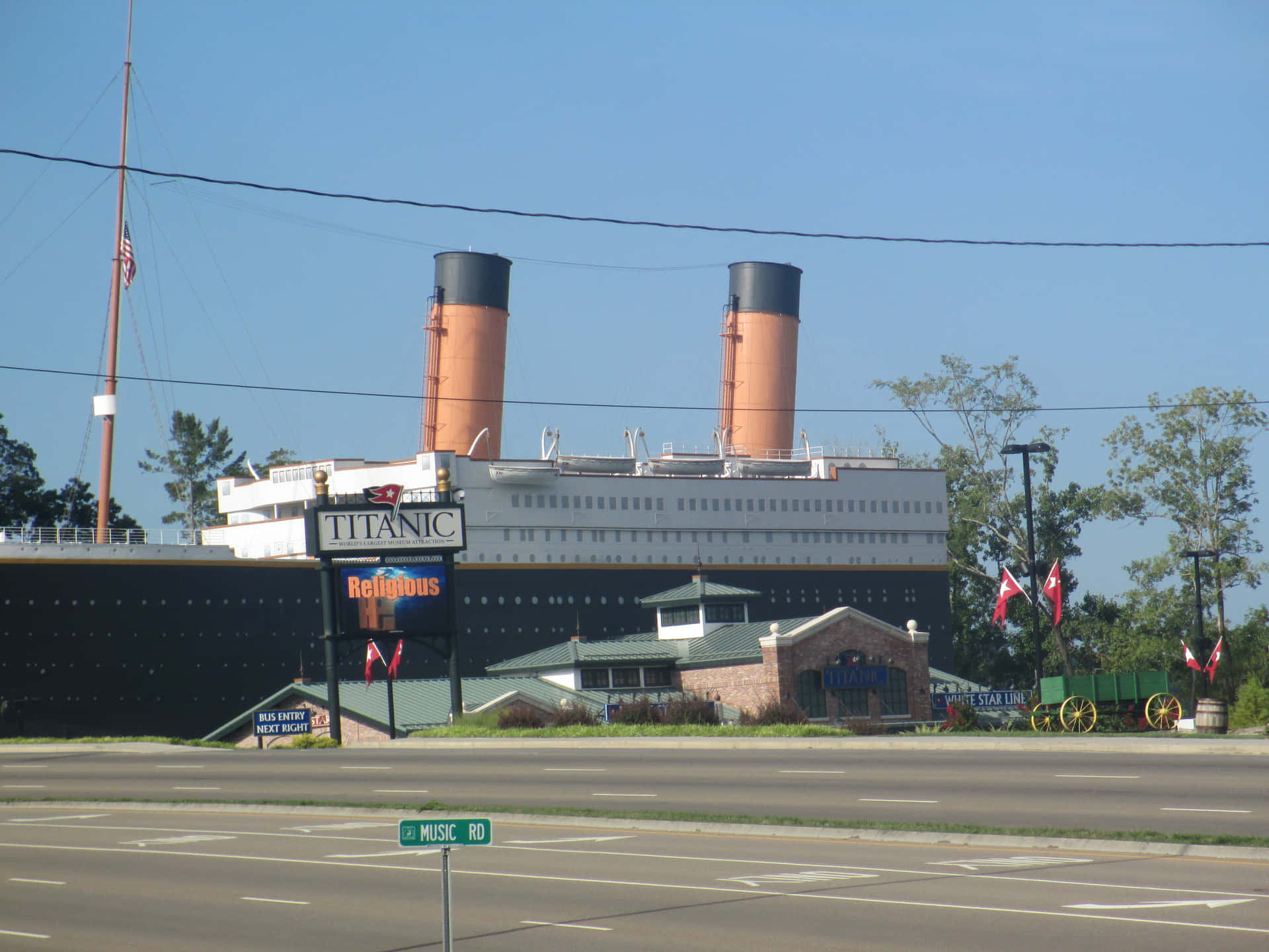 Museodell'attrazione Del Rms Titanic In Tennessee Sfondo