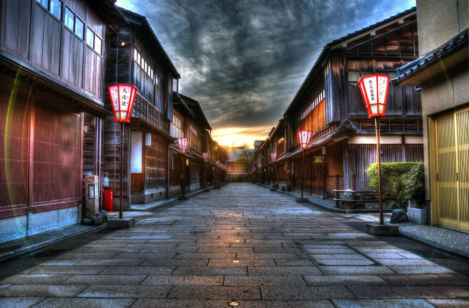 Sfondicon I Lampioni Lungo La Strada In Giappone.